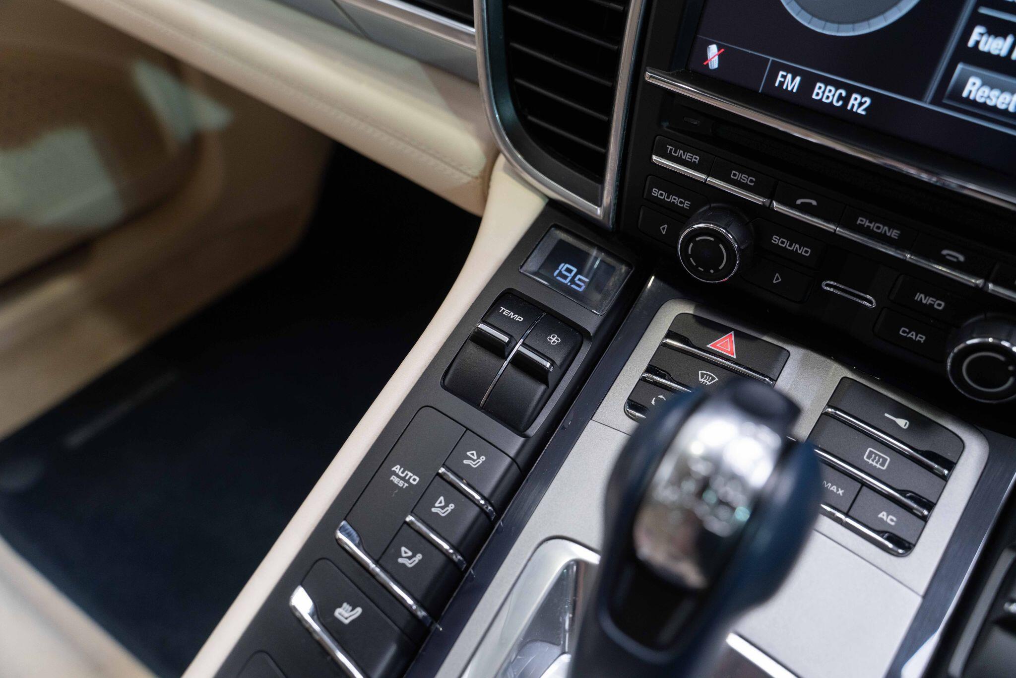 Porsche Panamera - Image 25