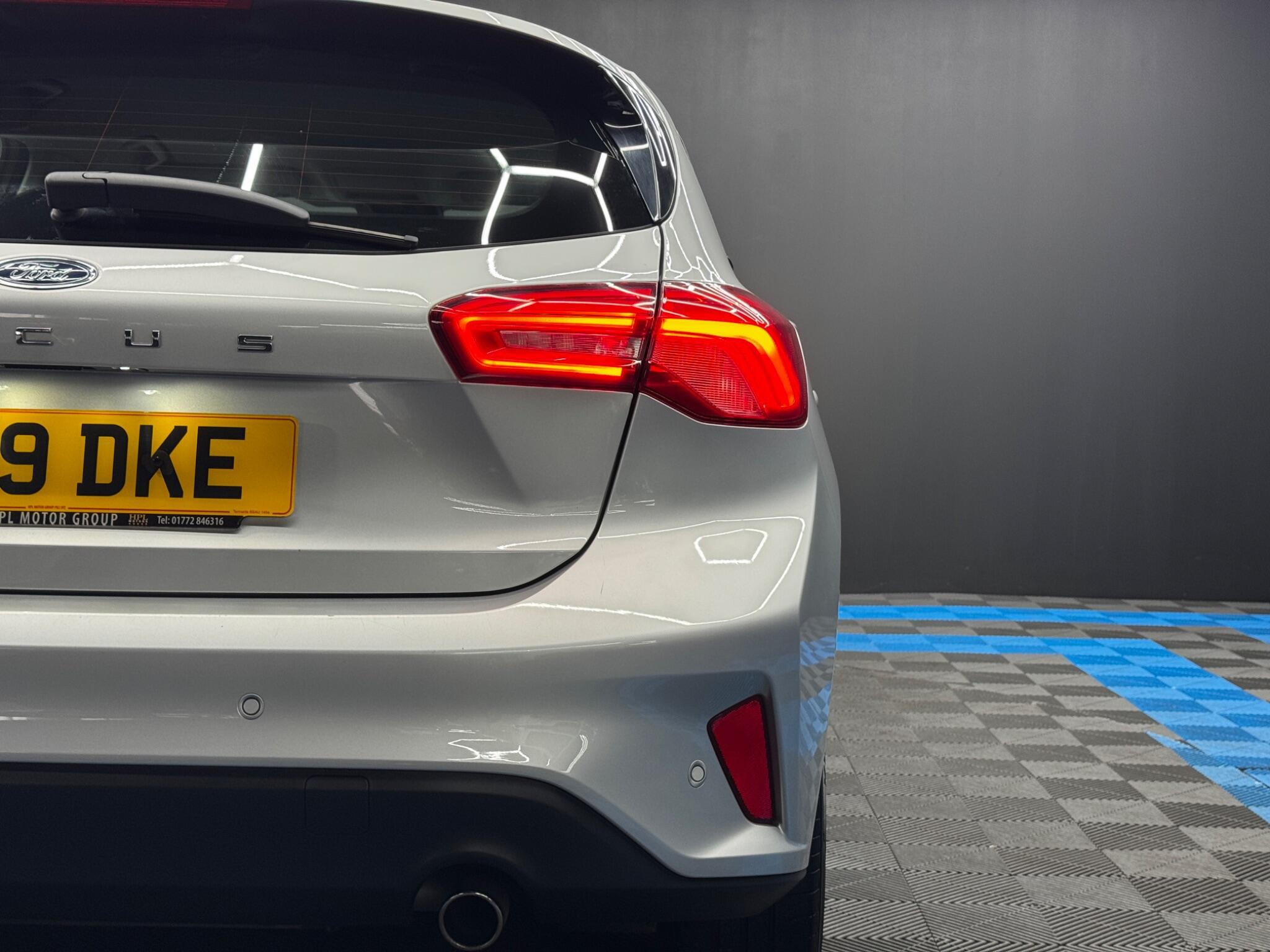 Ford Focus - Image 45