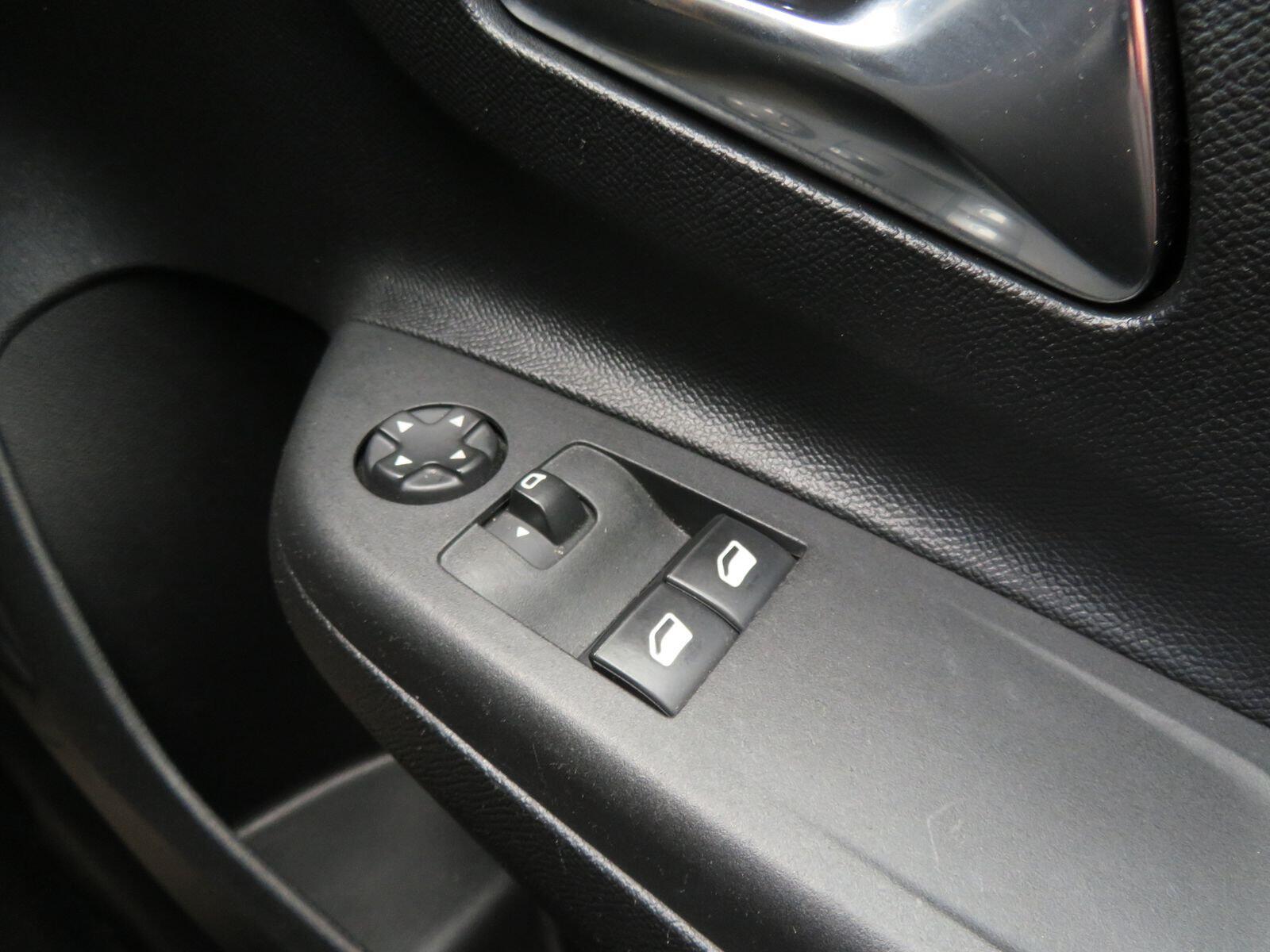 Vauxhall Corsa - Image 15