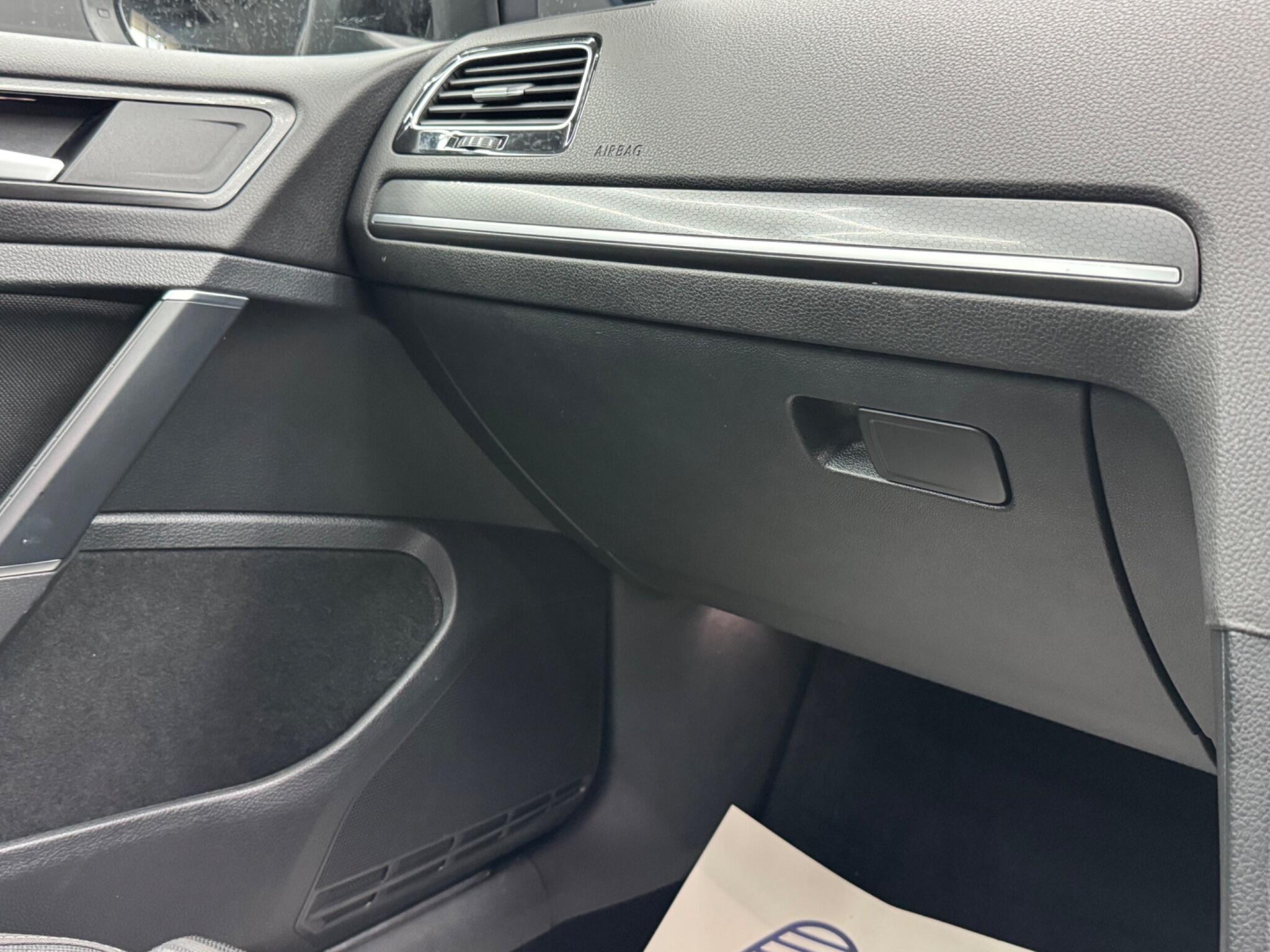 Volkswagen Golf - Image 35