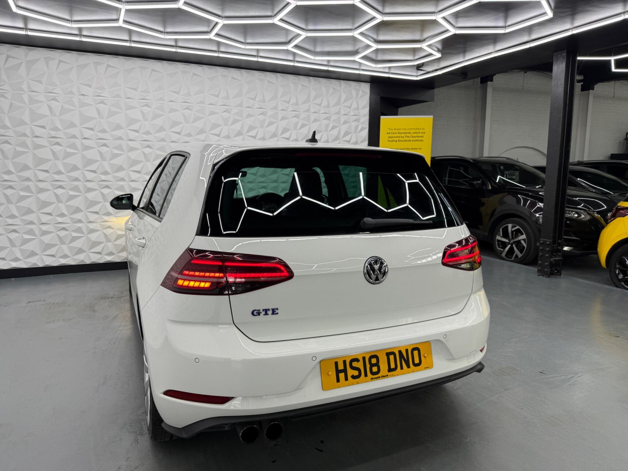 Volkswagen Golf - Image 12