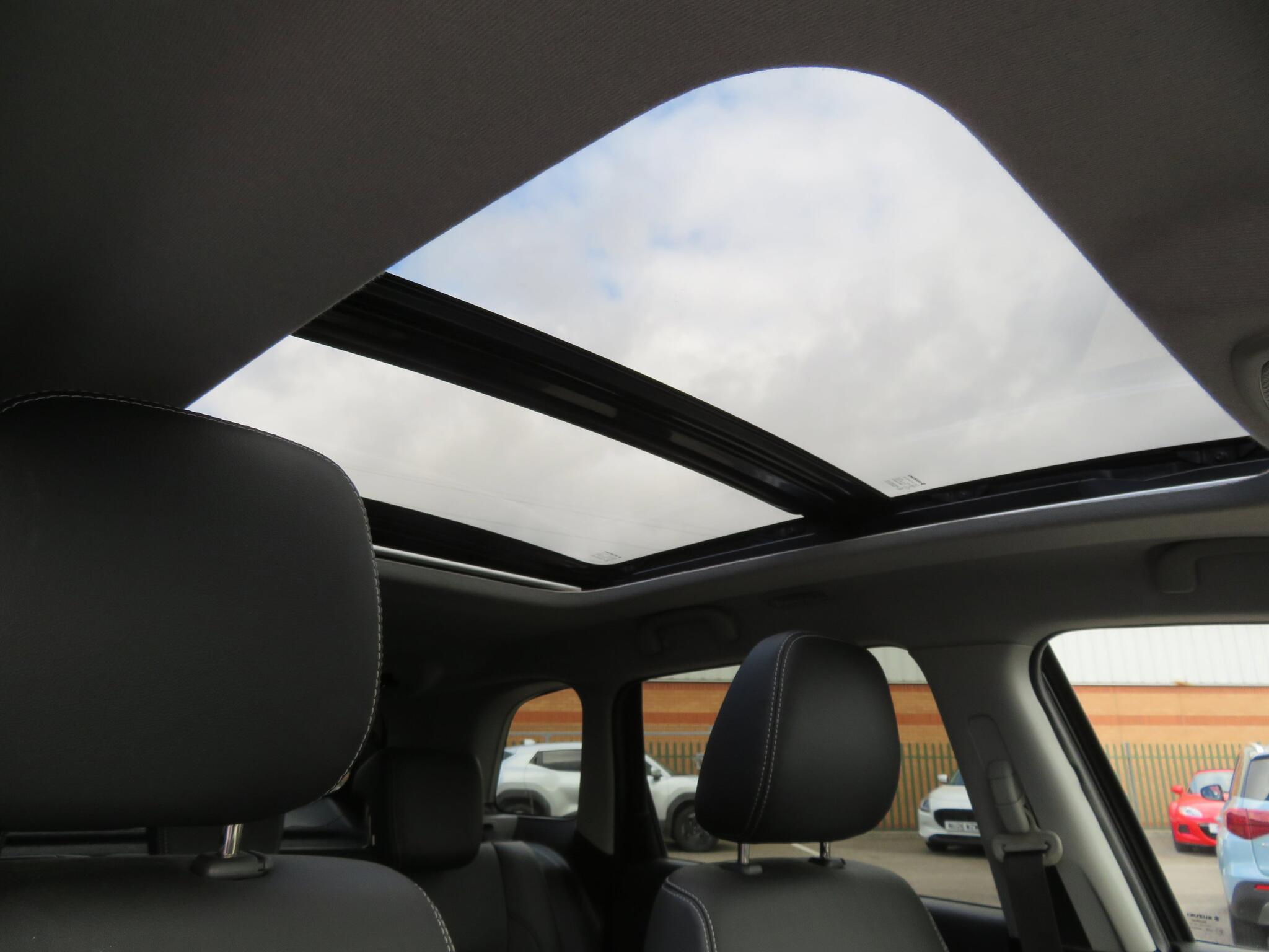 Suzuki Vitara - Image 12