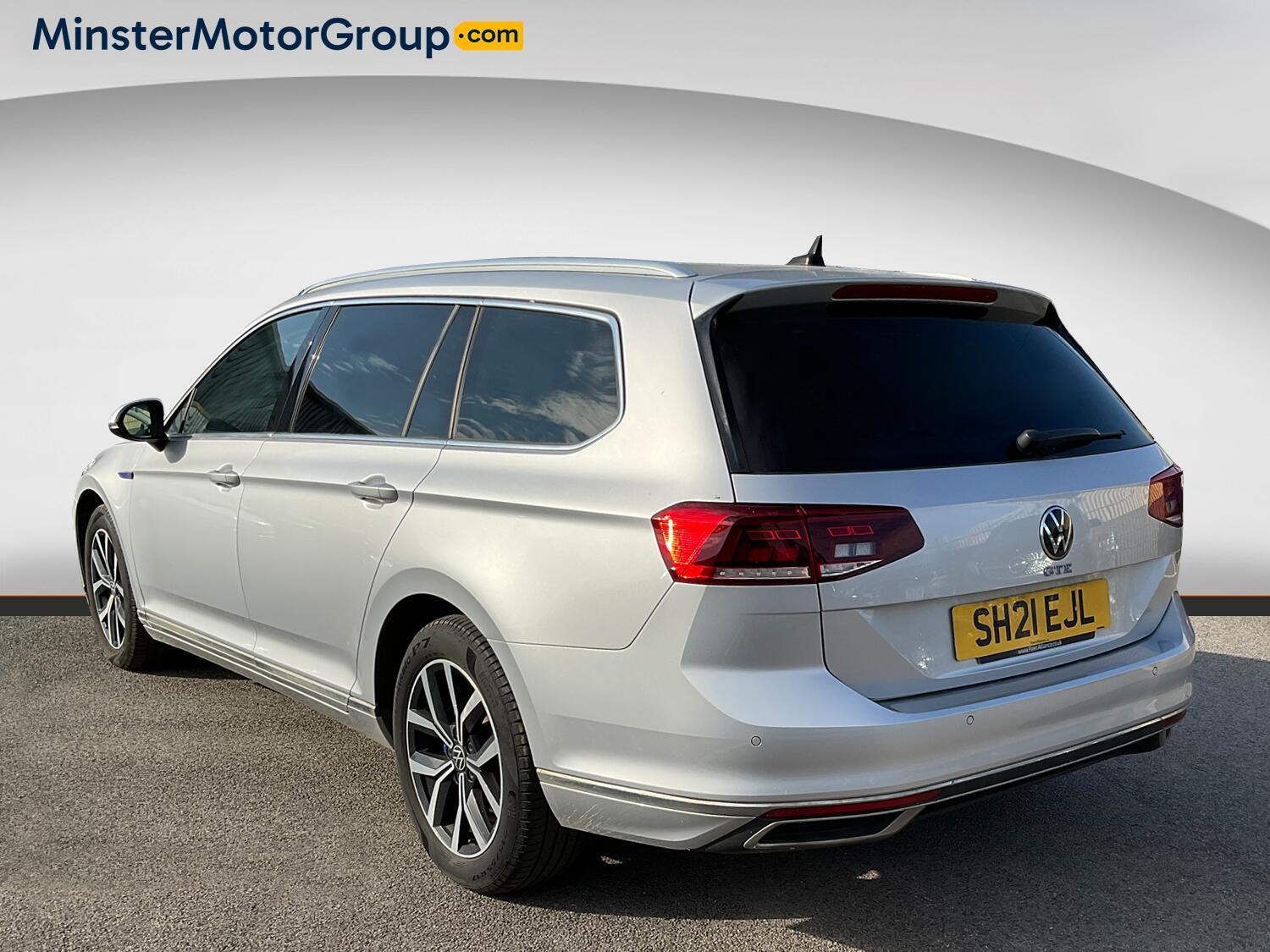 Volkswagen Passat - Image 4