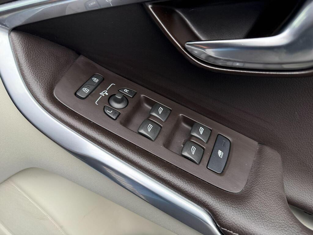 Volvo V40 - Image 60