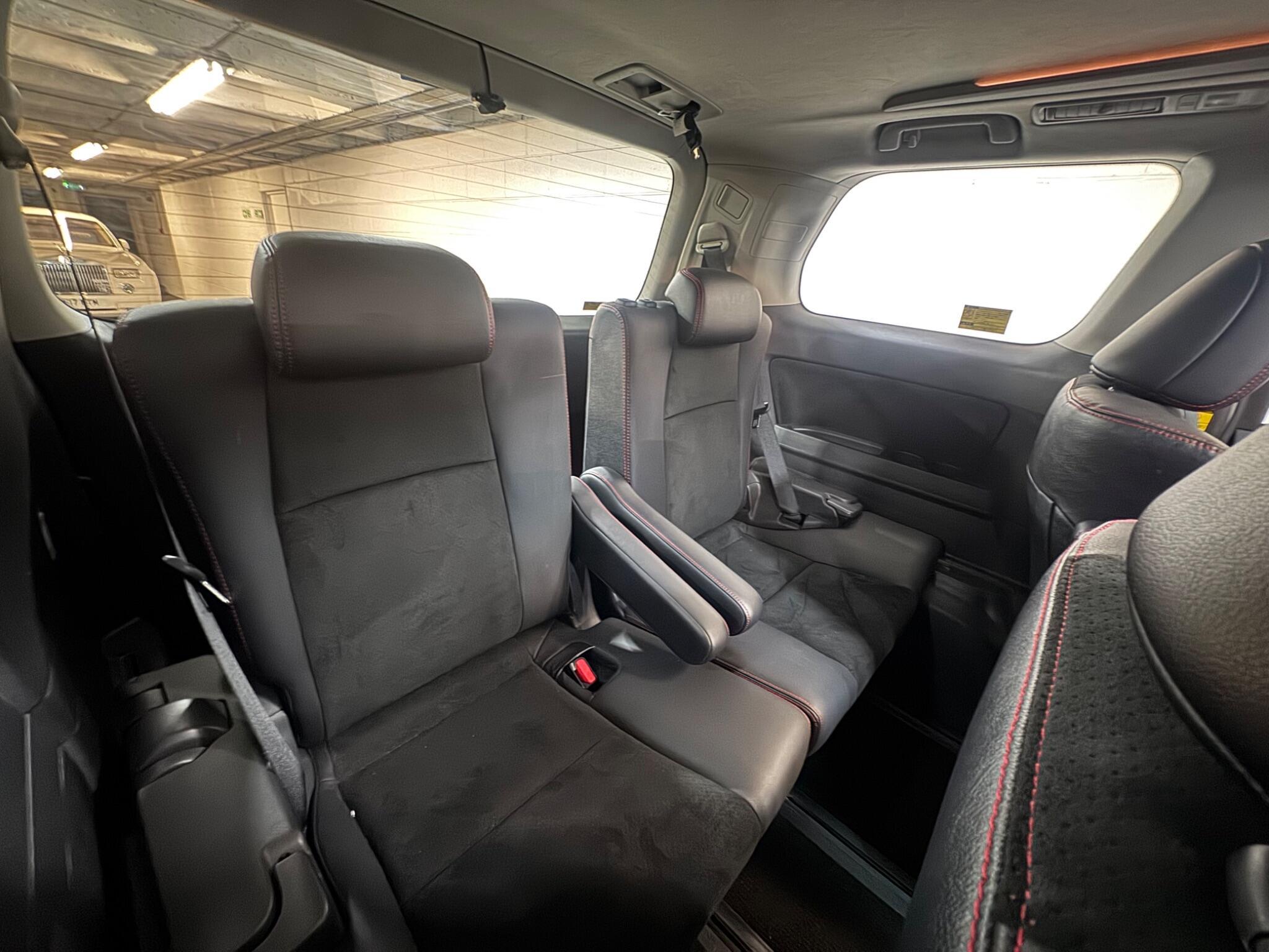 Toyota Vellfire - Image 15