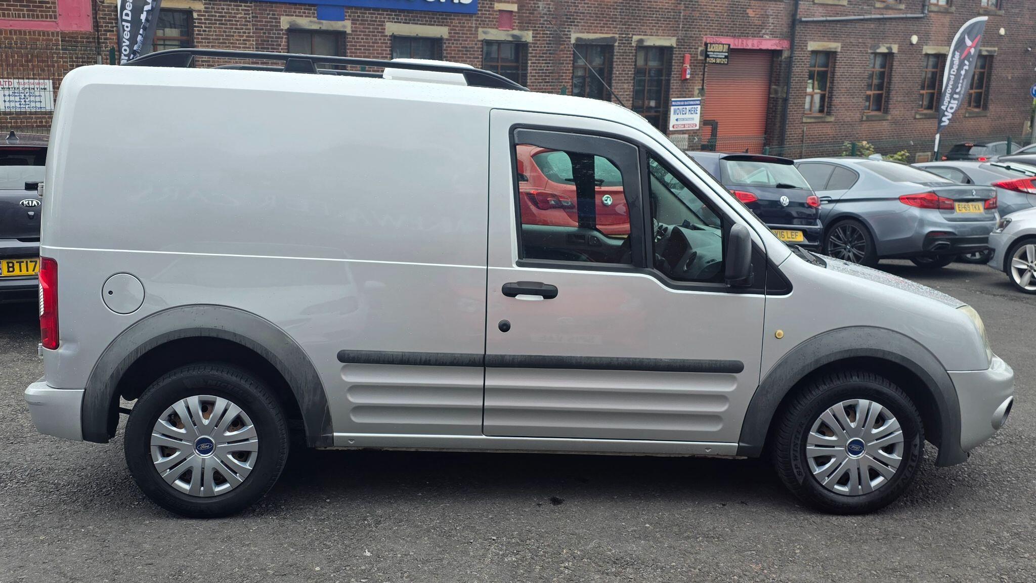Ford Transit Connect - Image 8