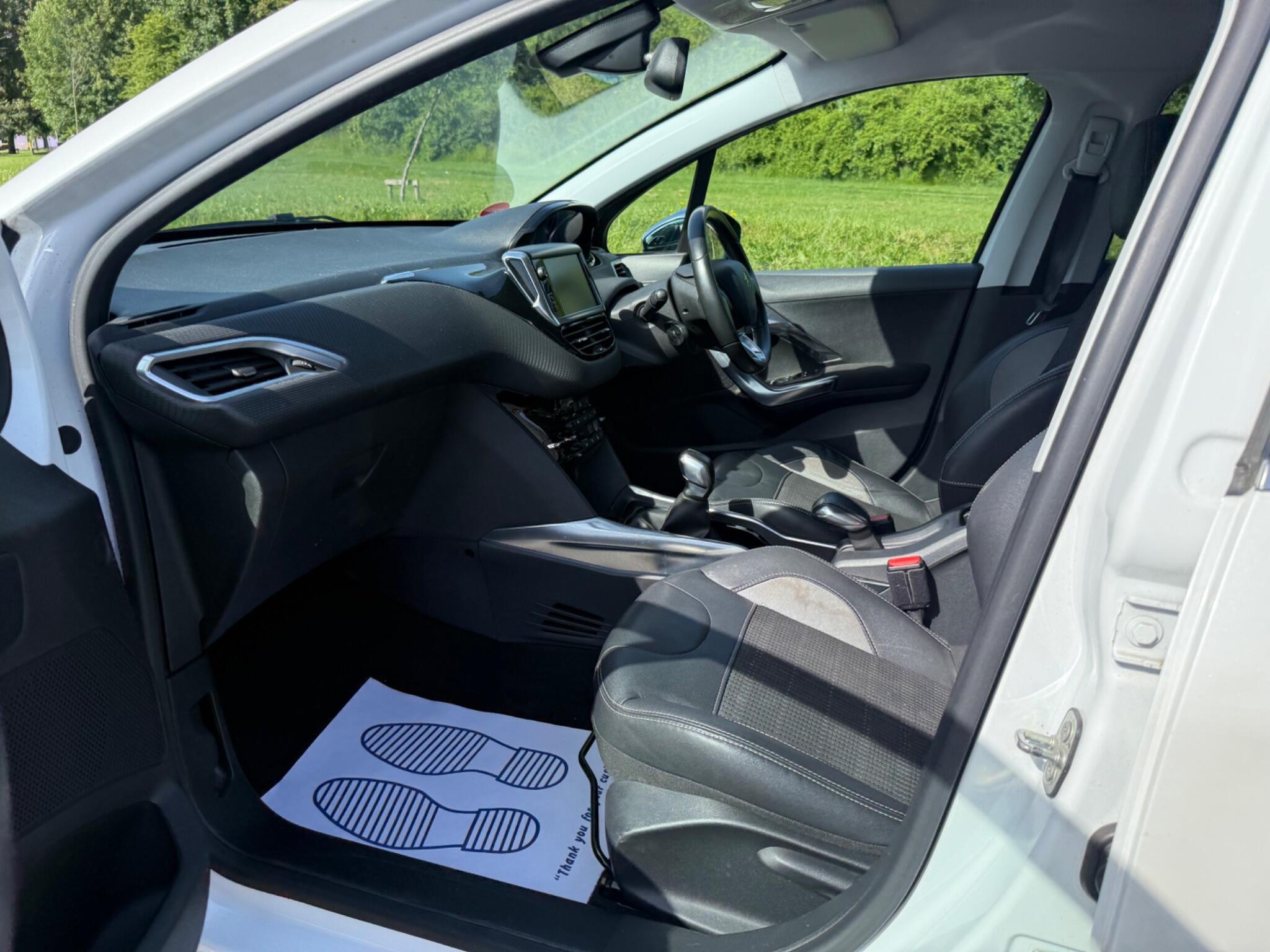 Peugeot 2008 - Image 8