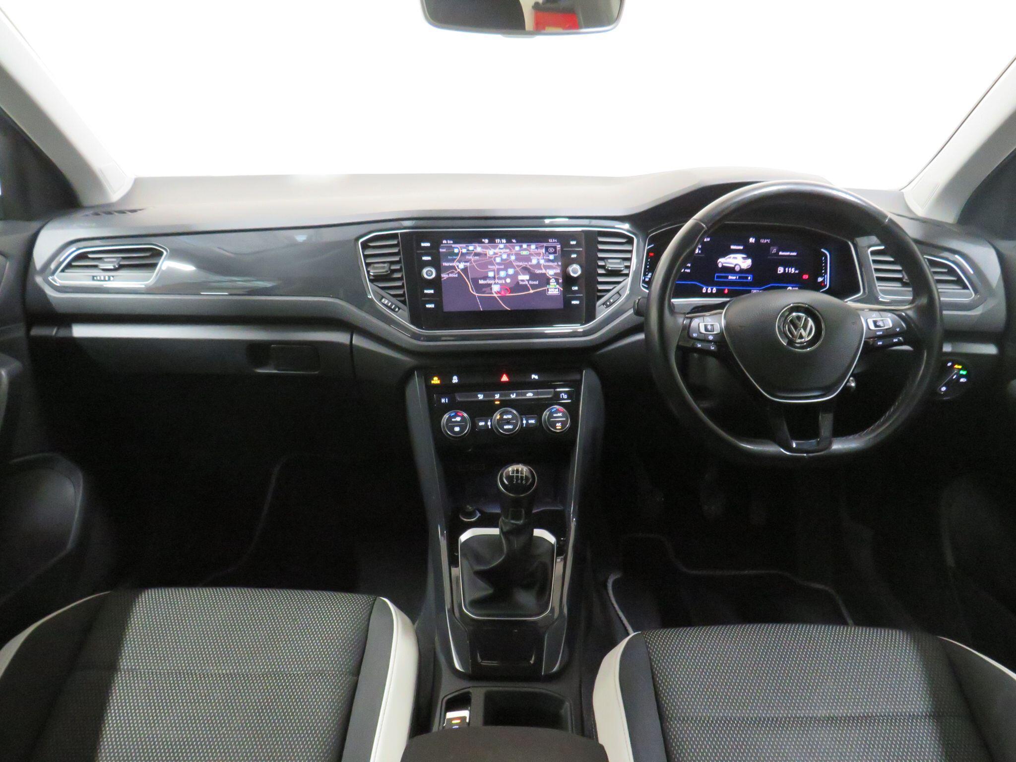 Volkswagen T-Roc - Image 20