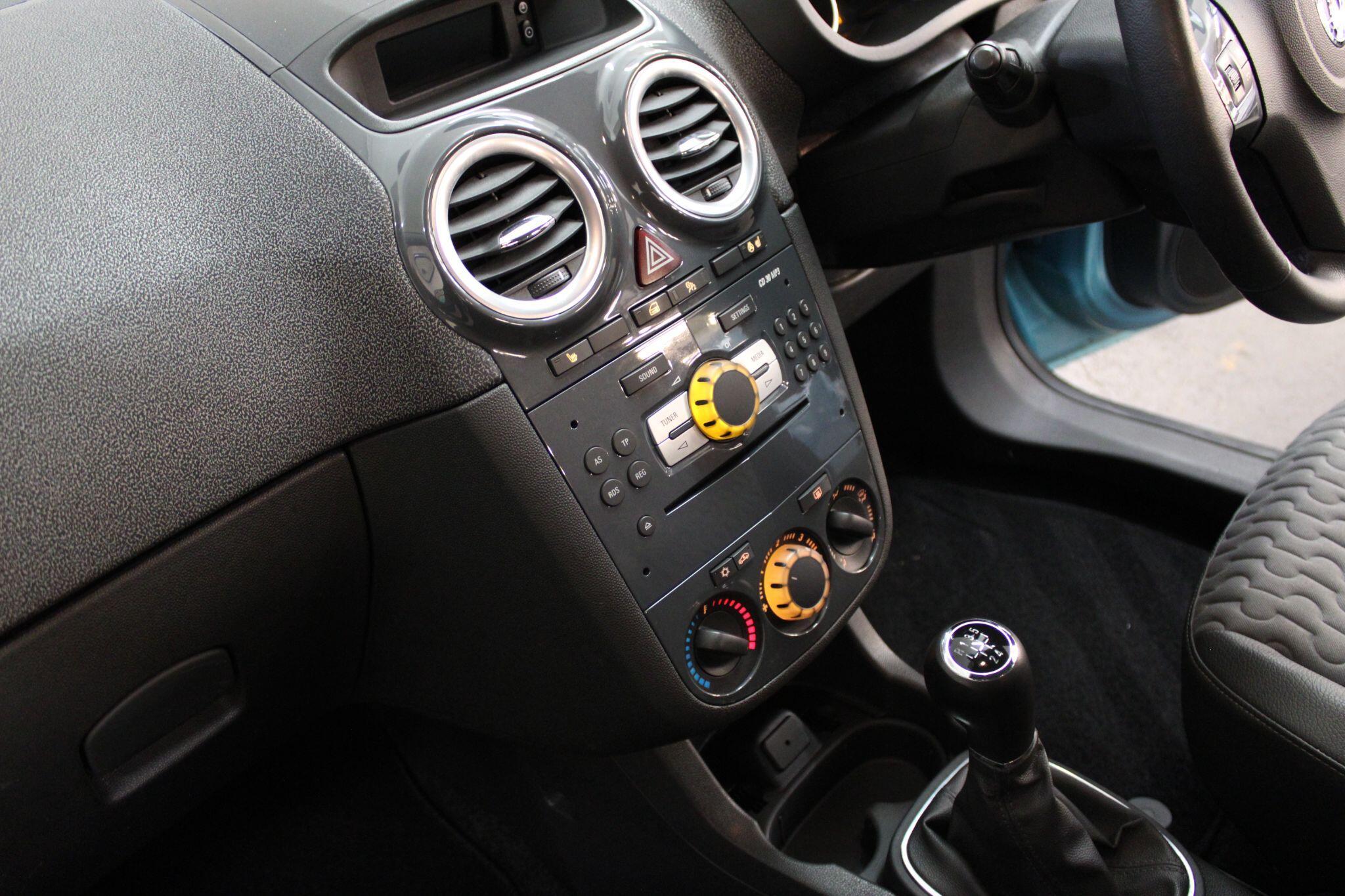 Vauxhall Corsa - Image 6