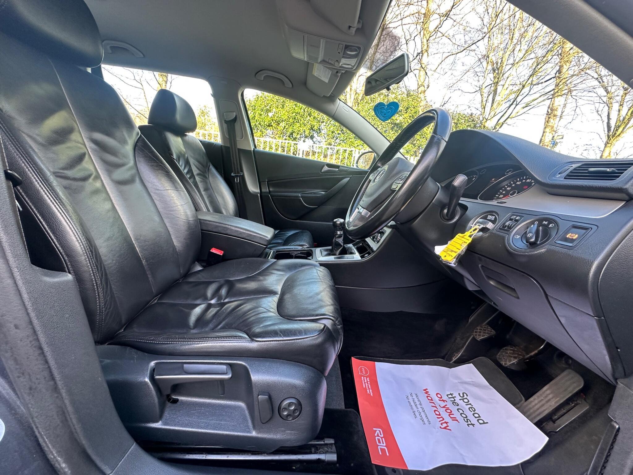 Volkswagen Passat - Image 25