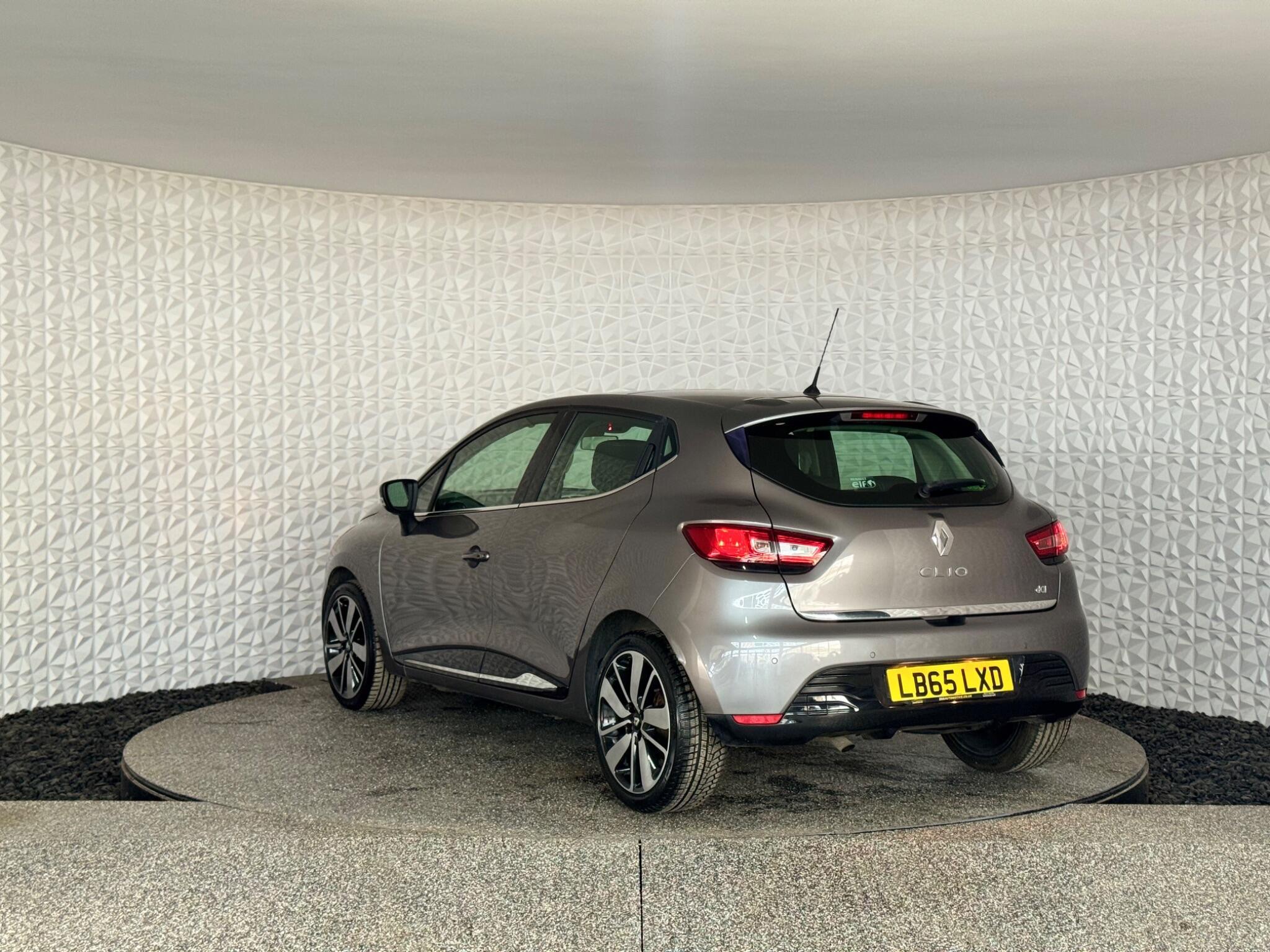 Renault Clio - Image 17