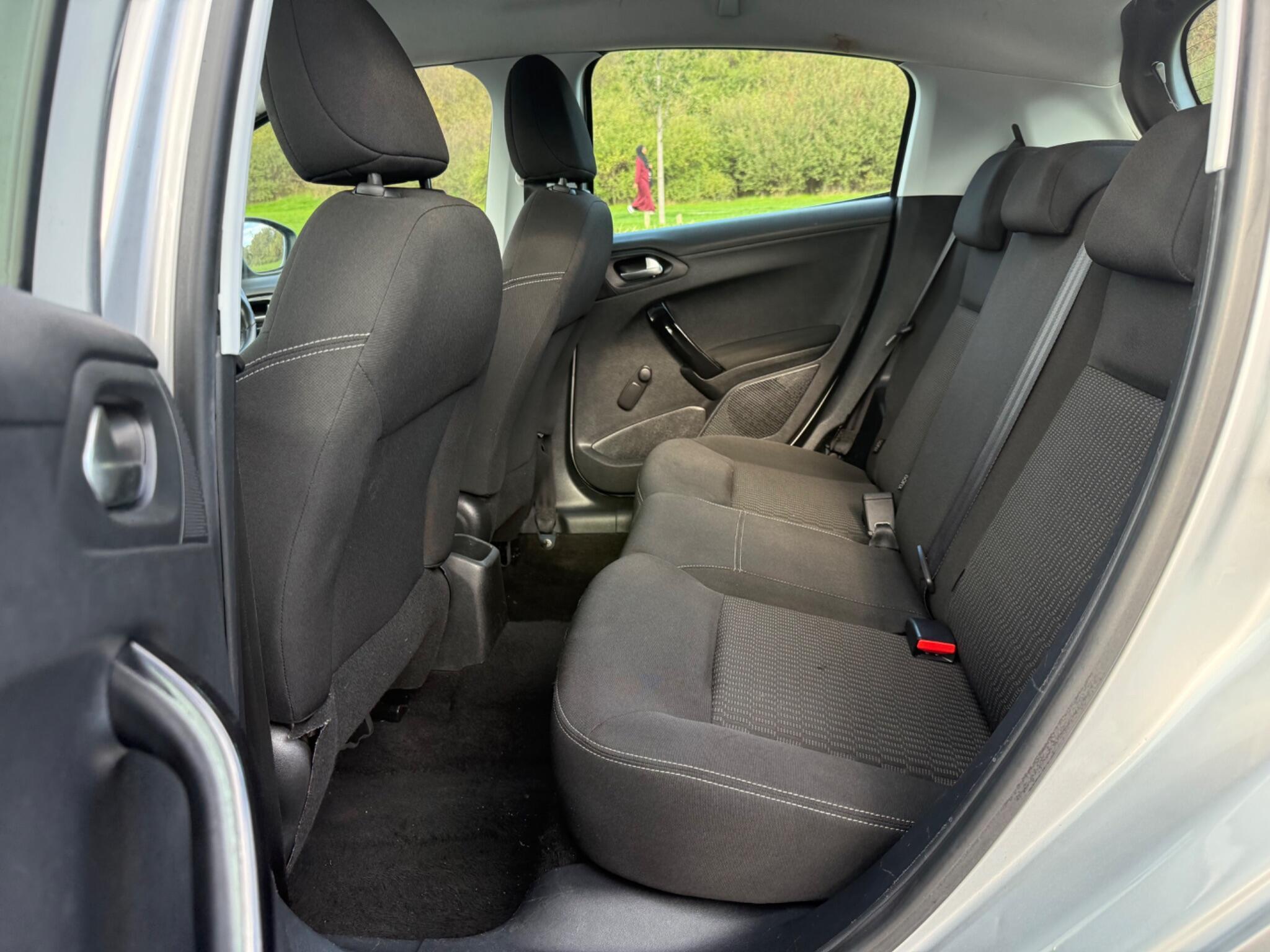 Peugeot 208 - Image 13