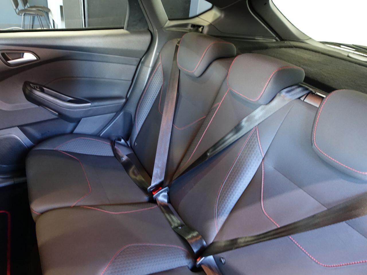 Ford Focus - Image 17