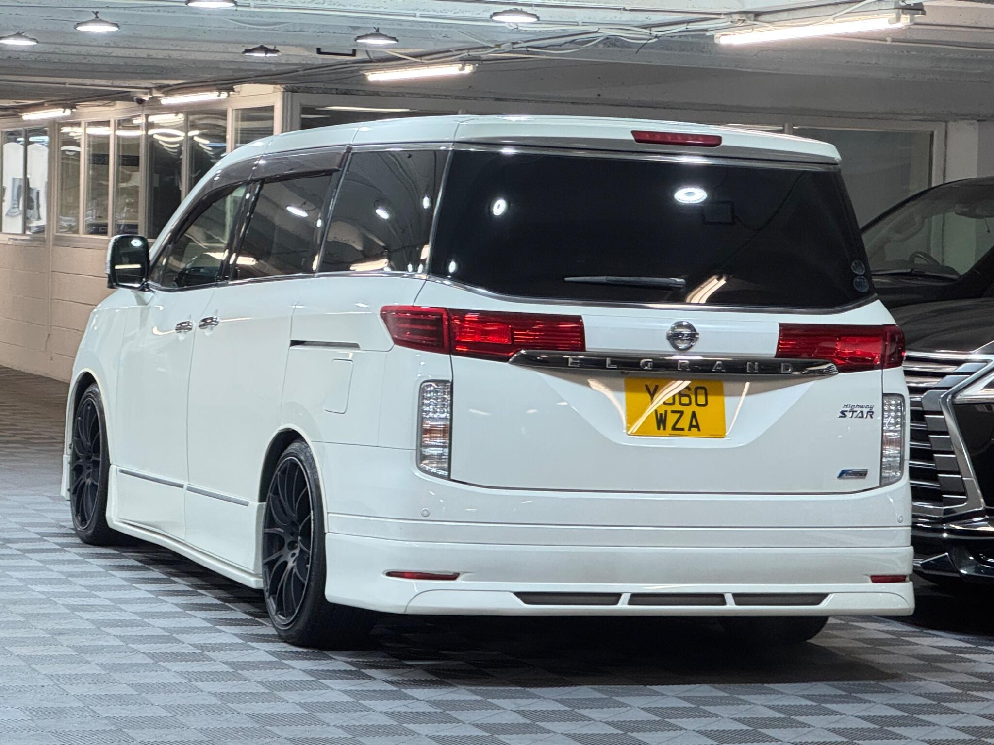 Nissan Elgrand - Image 3