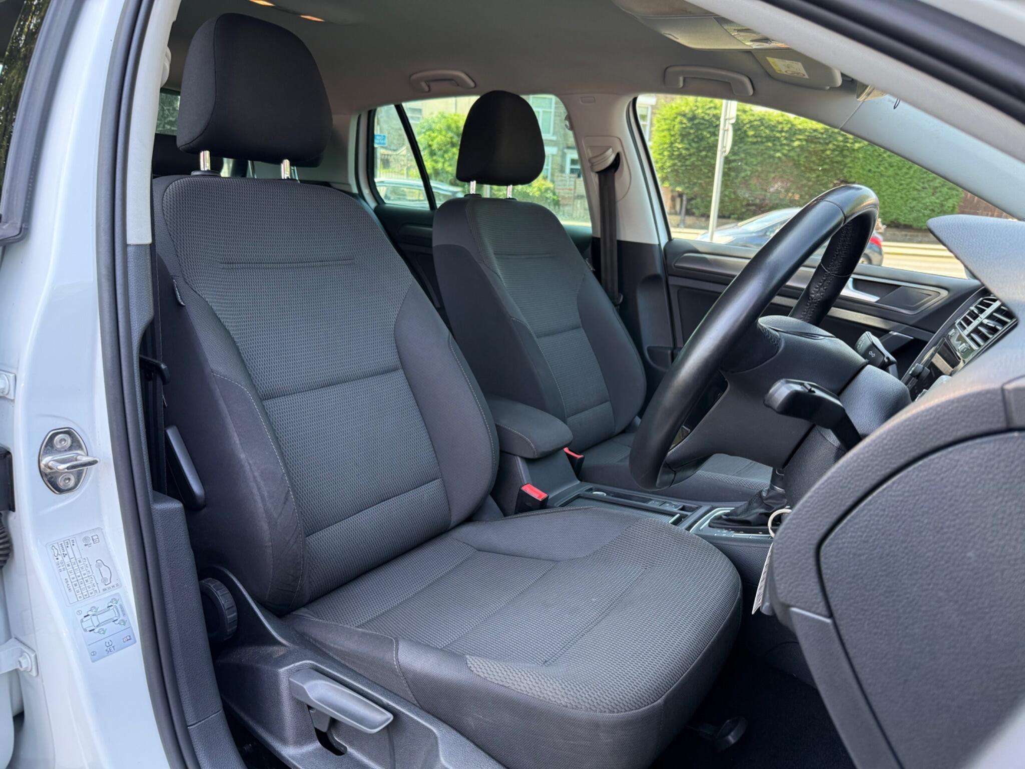 Volkswagen Golf - Image 13