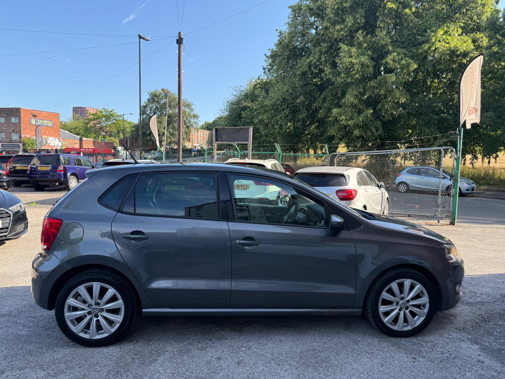 Volkswagen Polo - Image 10