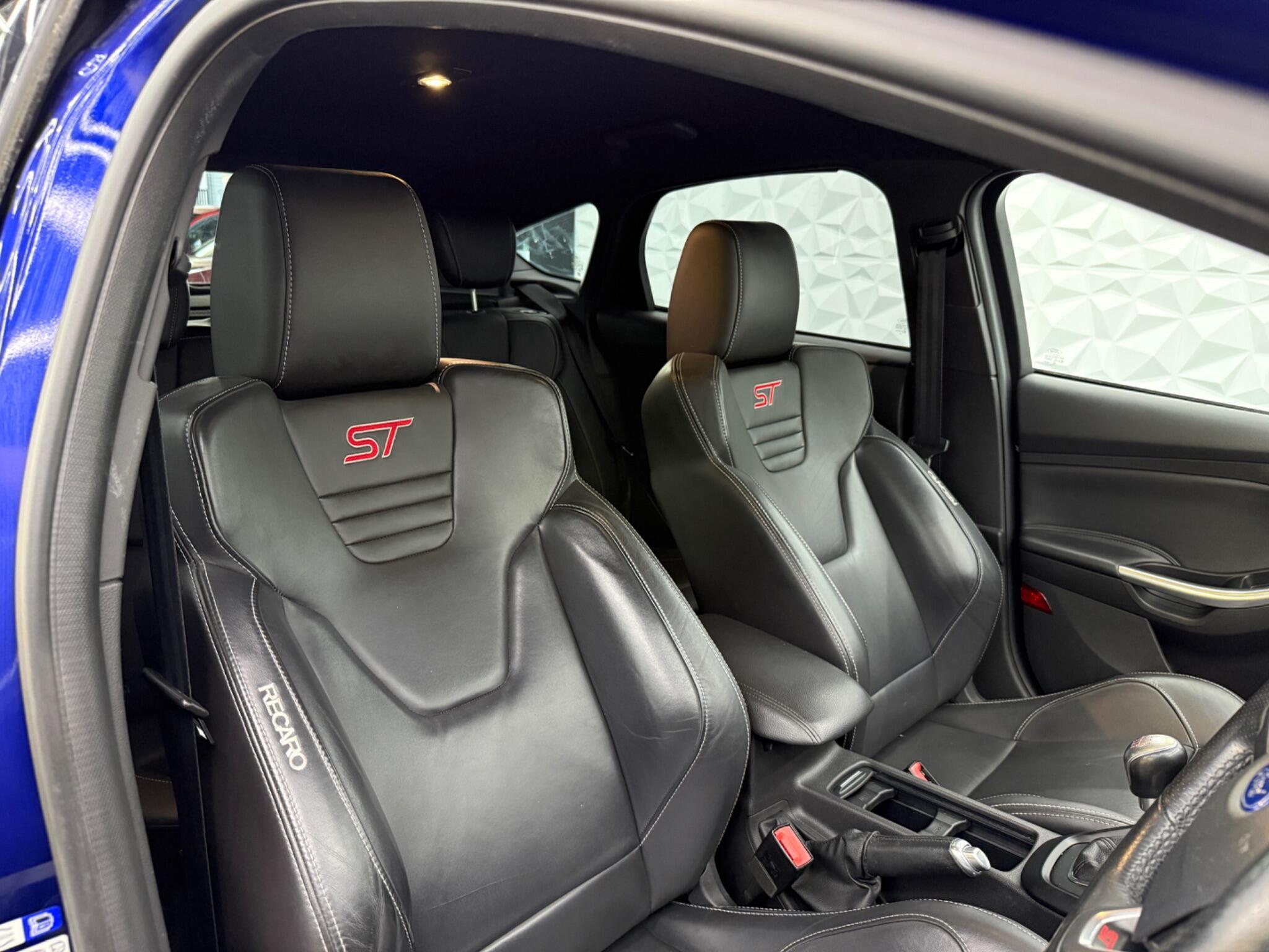 Ford Focus - Image 26