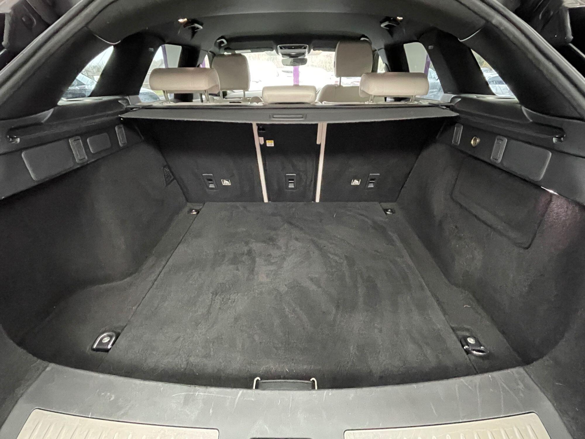 Land Rover Range Rover Velar - Image 17