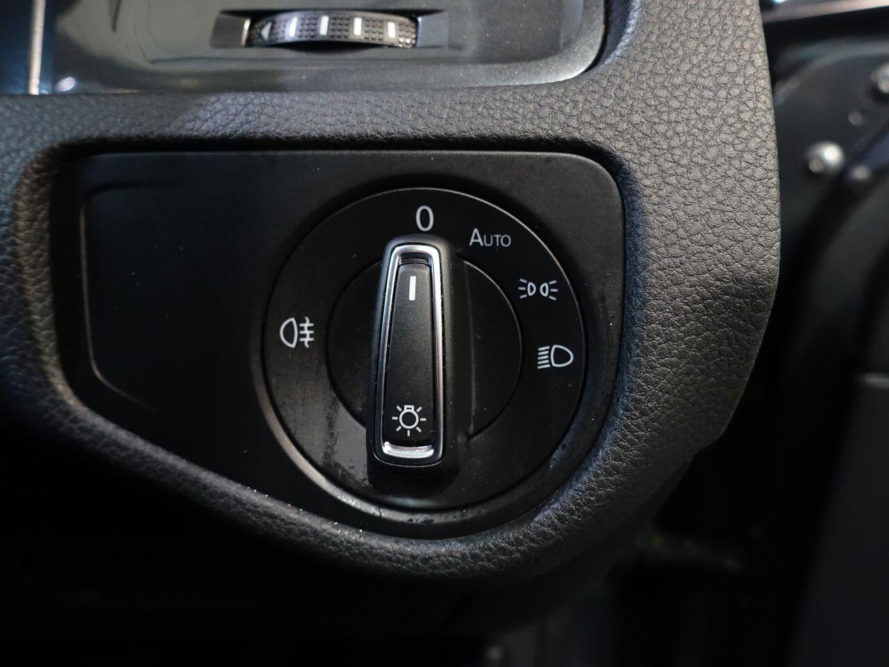 Volkswagen Golf - Image 25