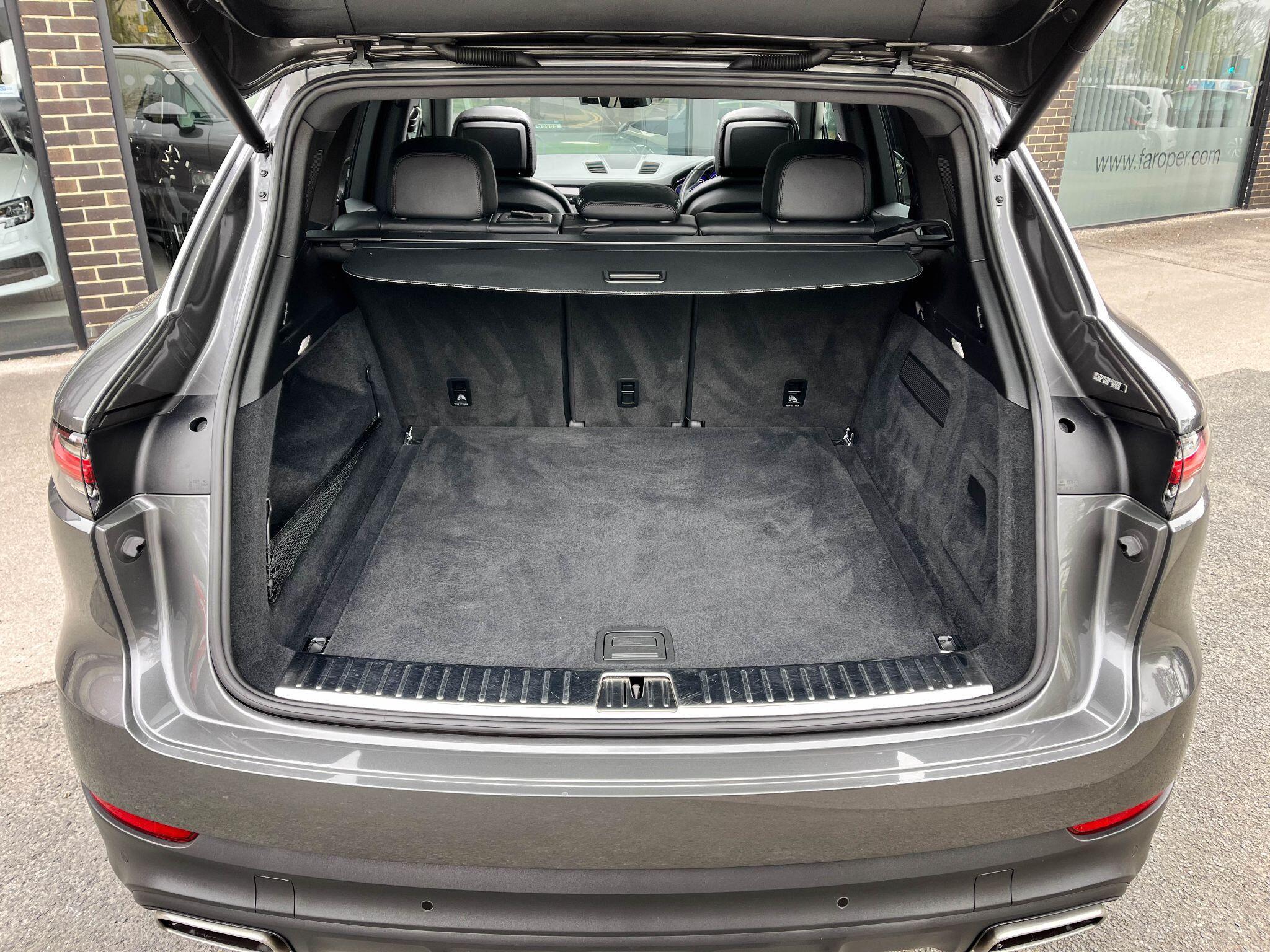 Porsche Cayenne - Image 29