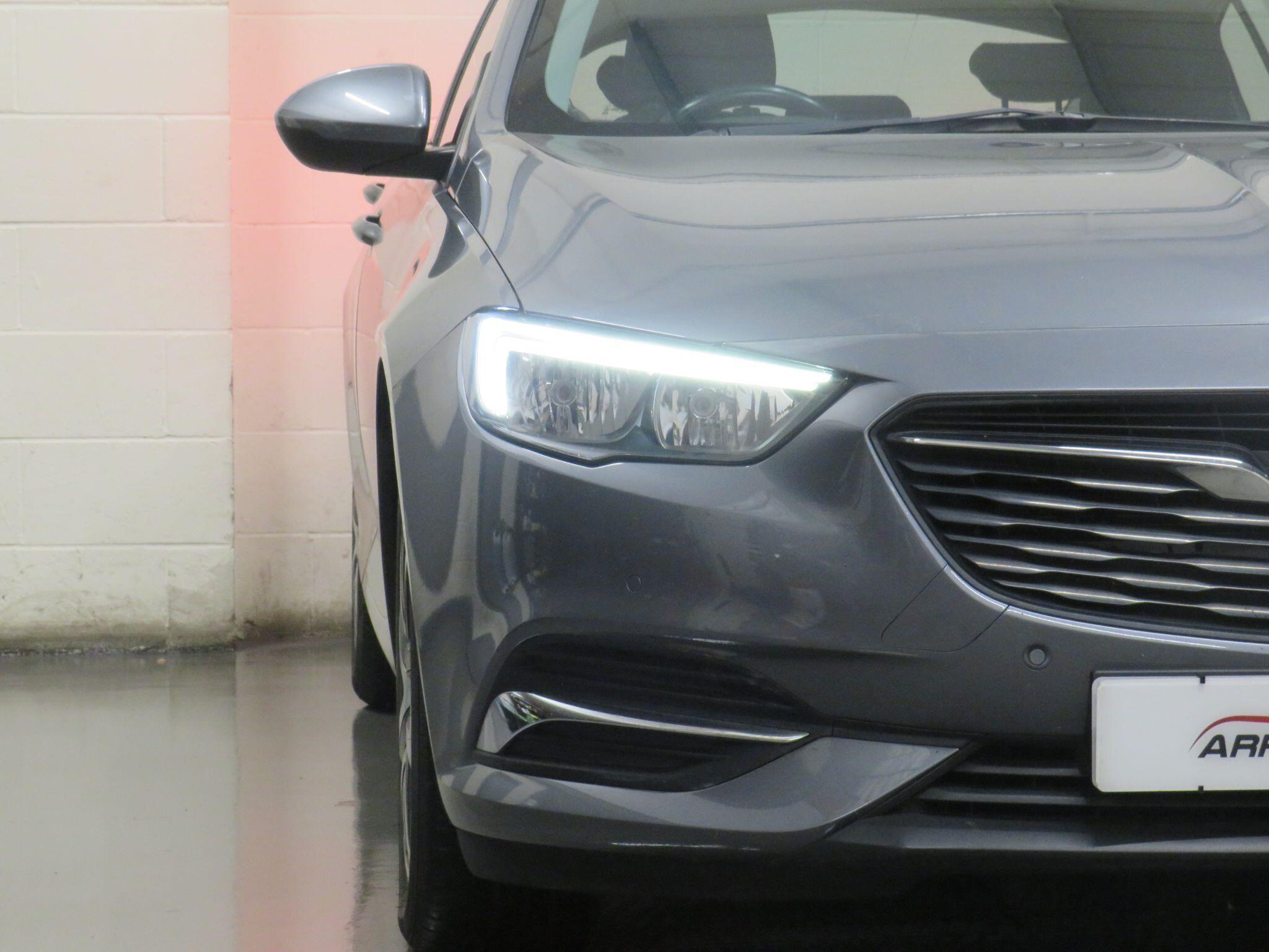 Vauxhall Insignia - Image 11