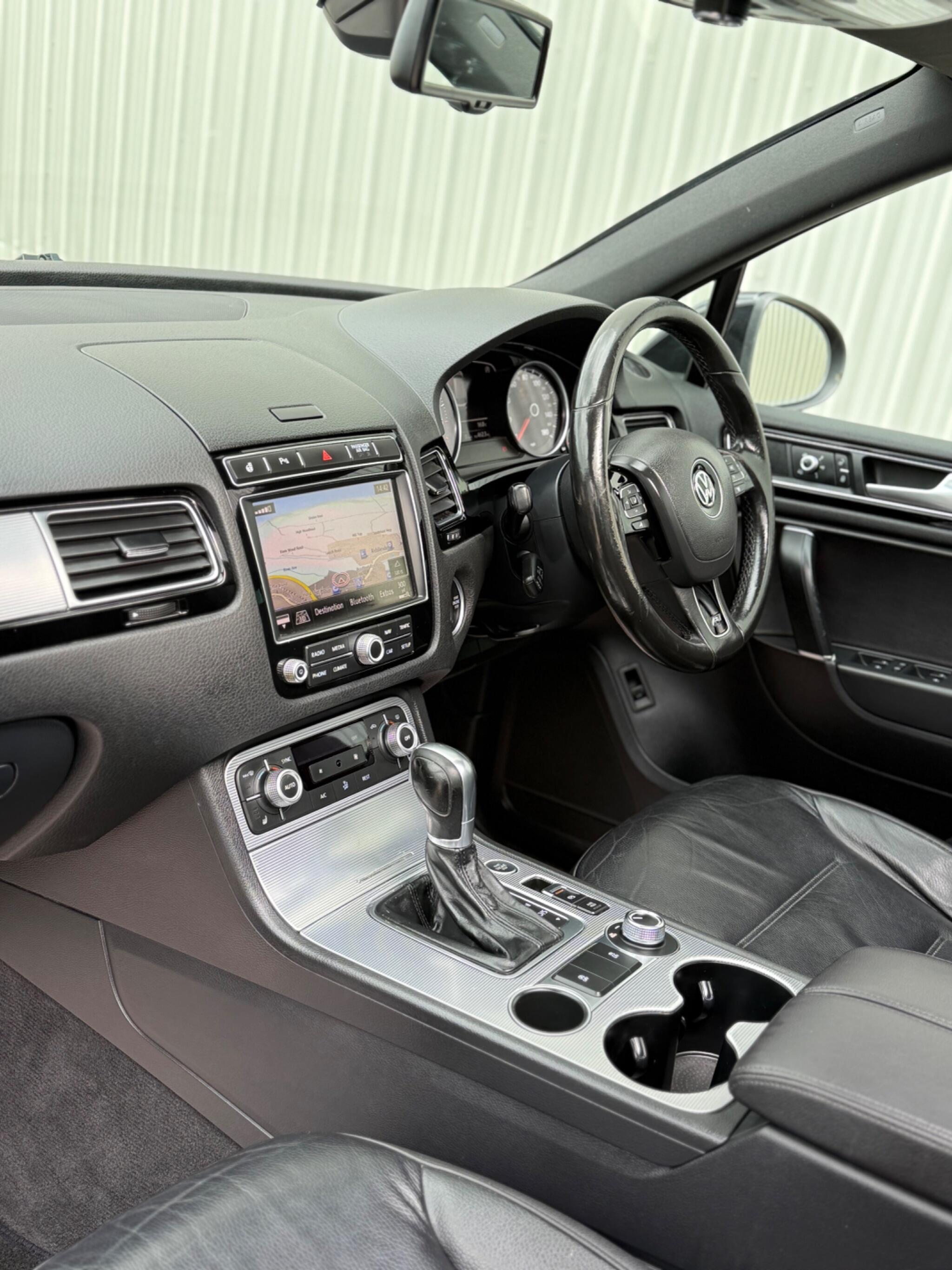 Volkswagen Touareg - Image 26