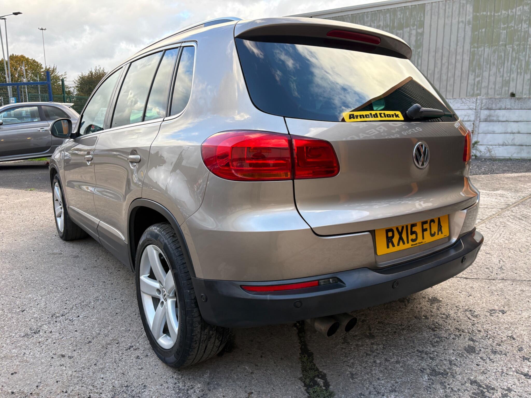 Volkswagen Tiguan - Image 10