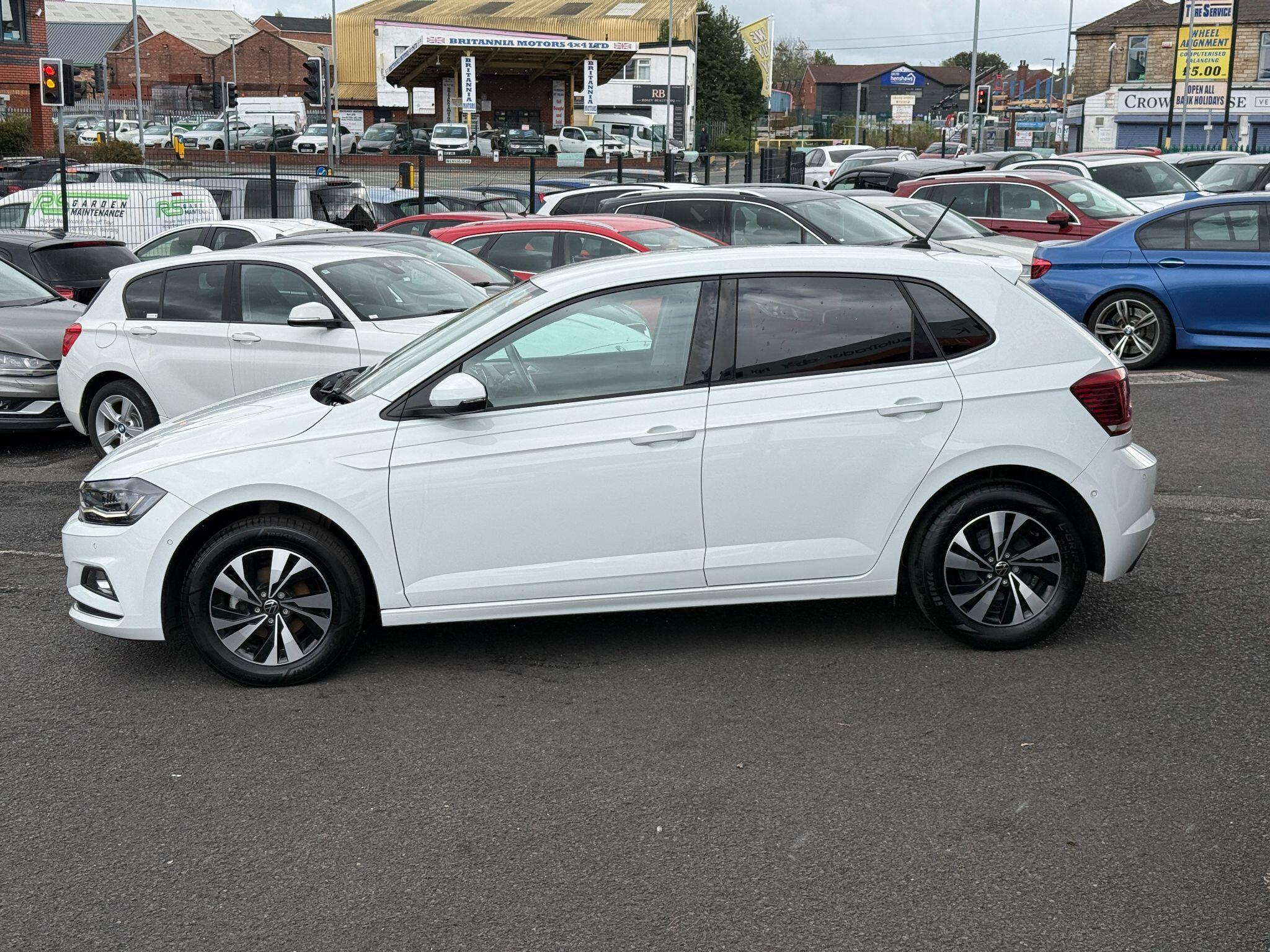 Volkswagen Polo - Image 11
