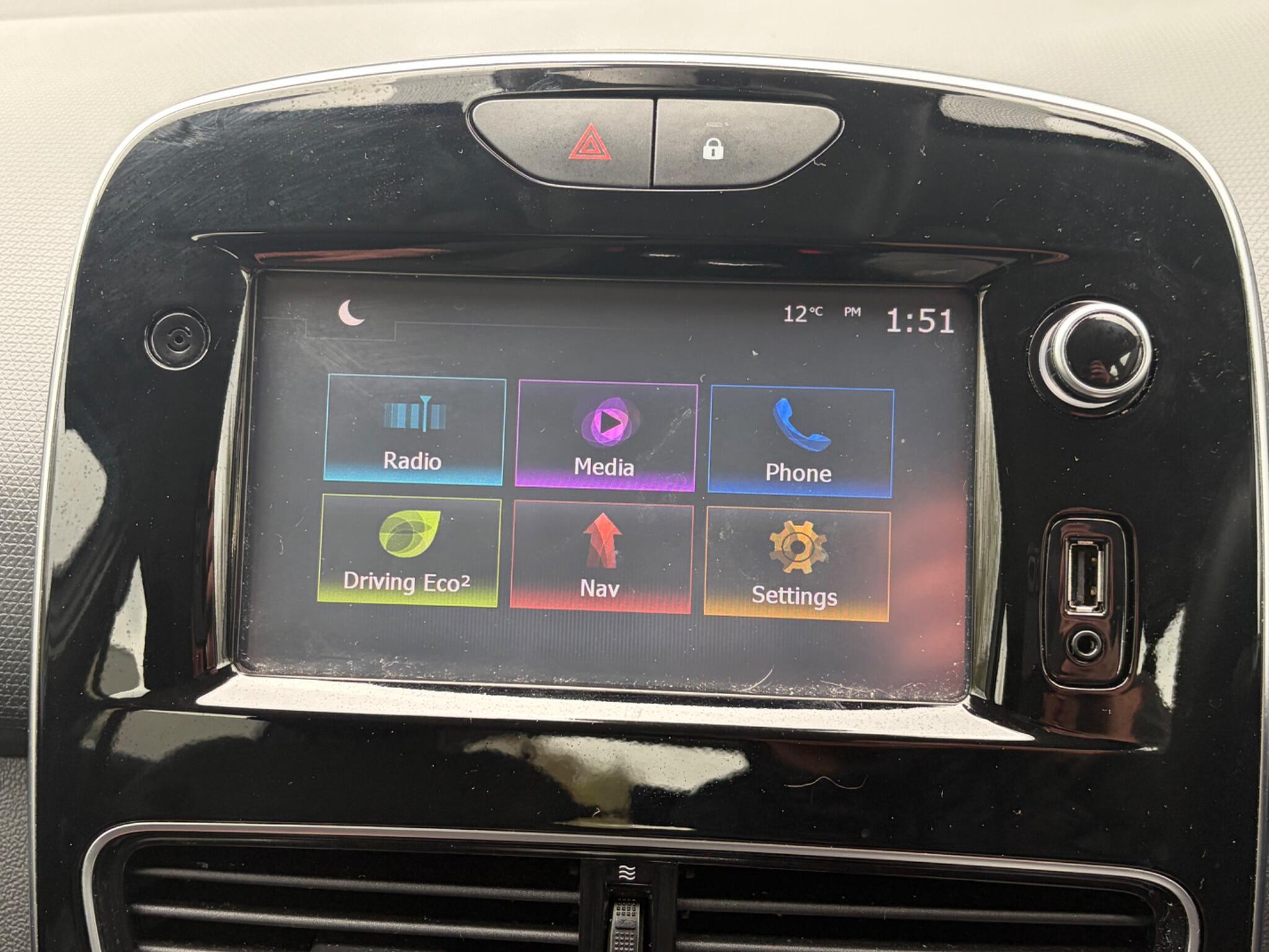 Renault Clio - Image 33