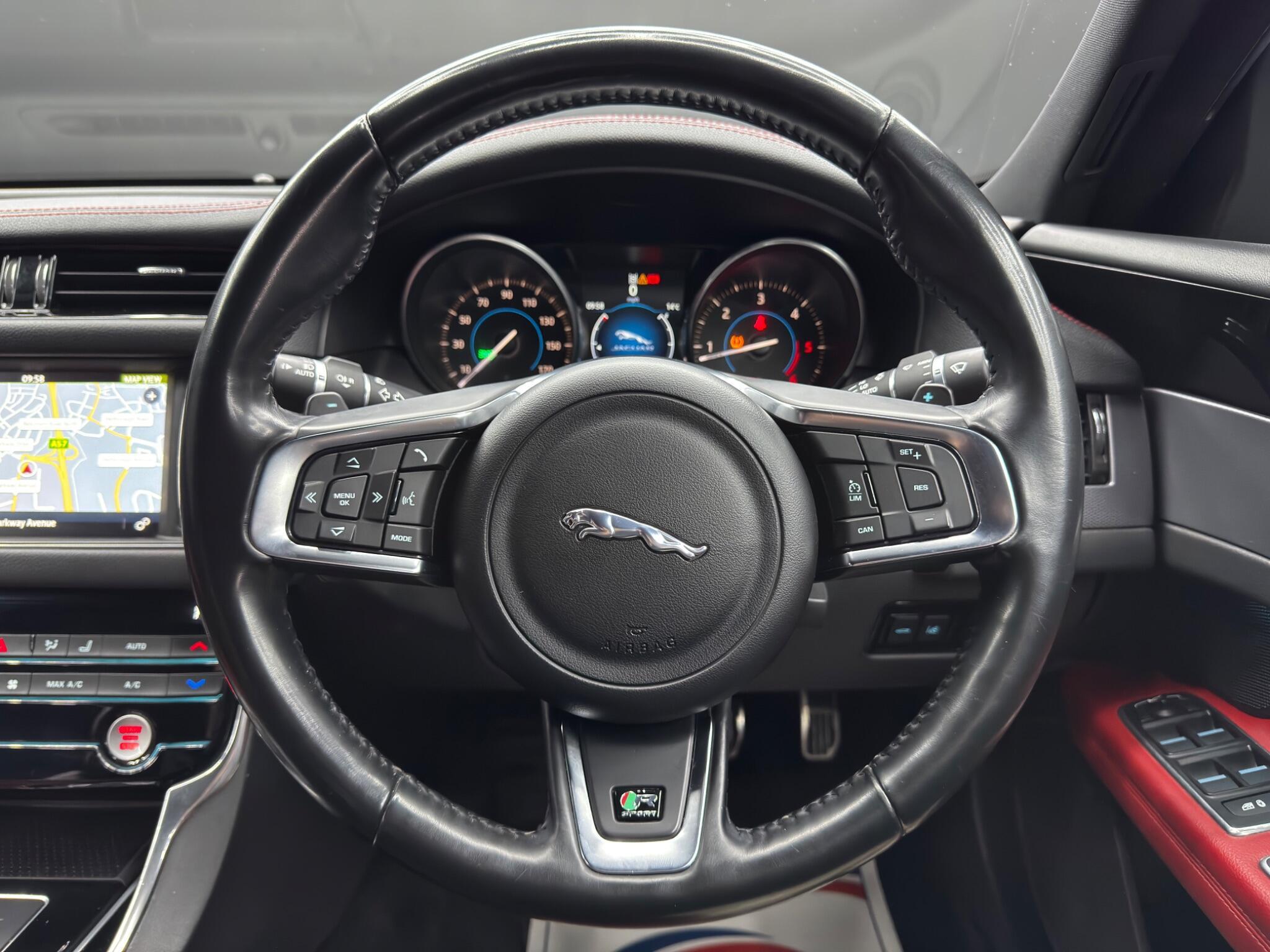 Jaguar XF - Image 19