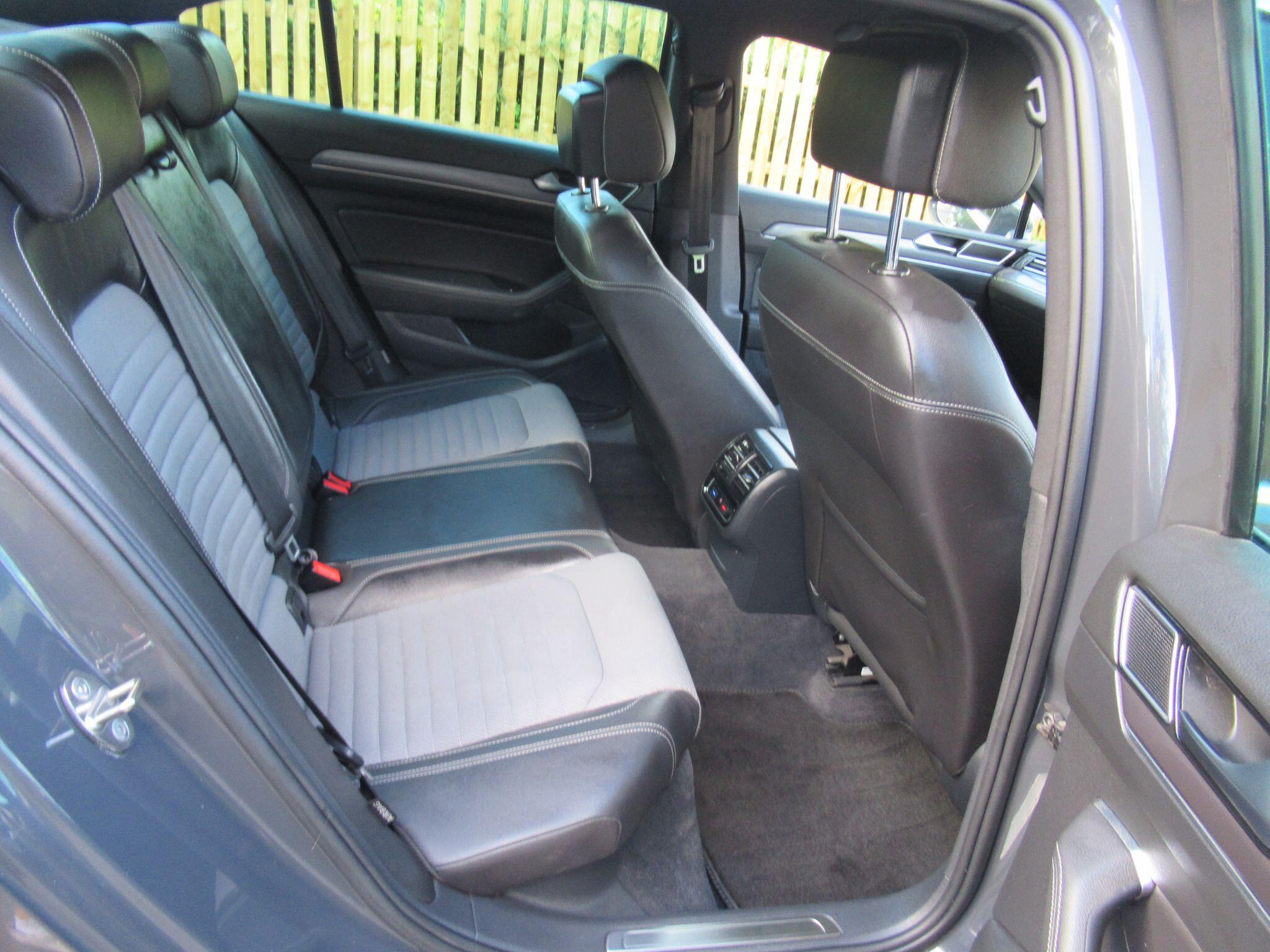 Volkswagen Passat - Image 15