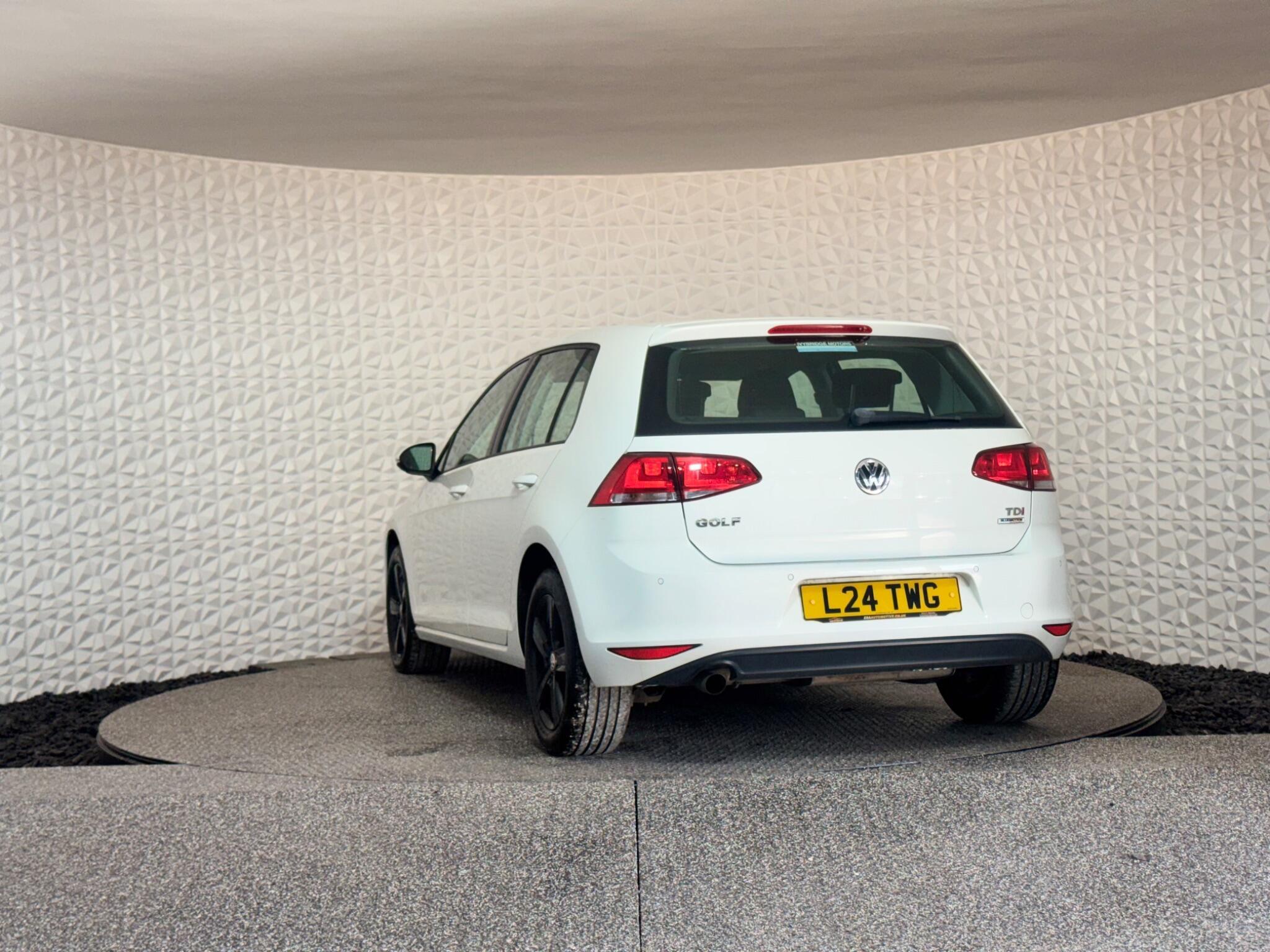 Volkswagen Golf - Image 13