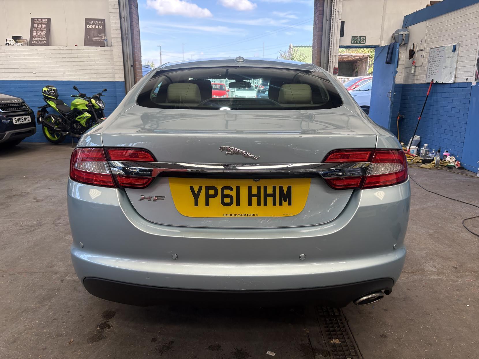 Jaguar XF - Image 8