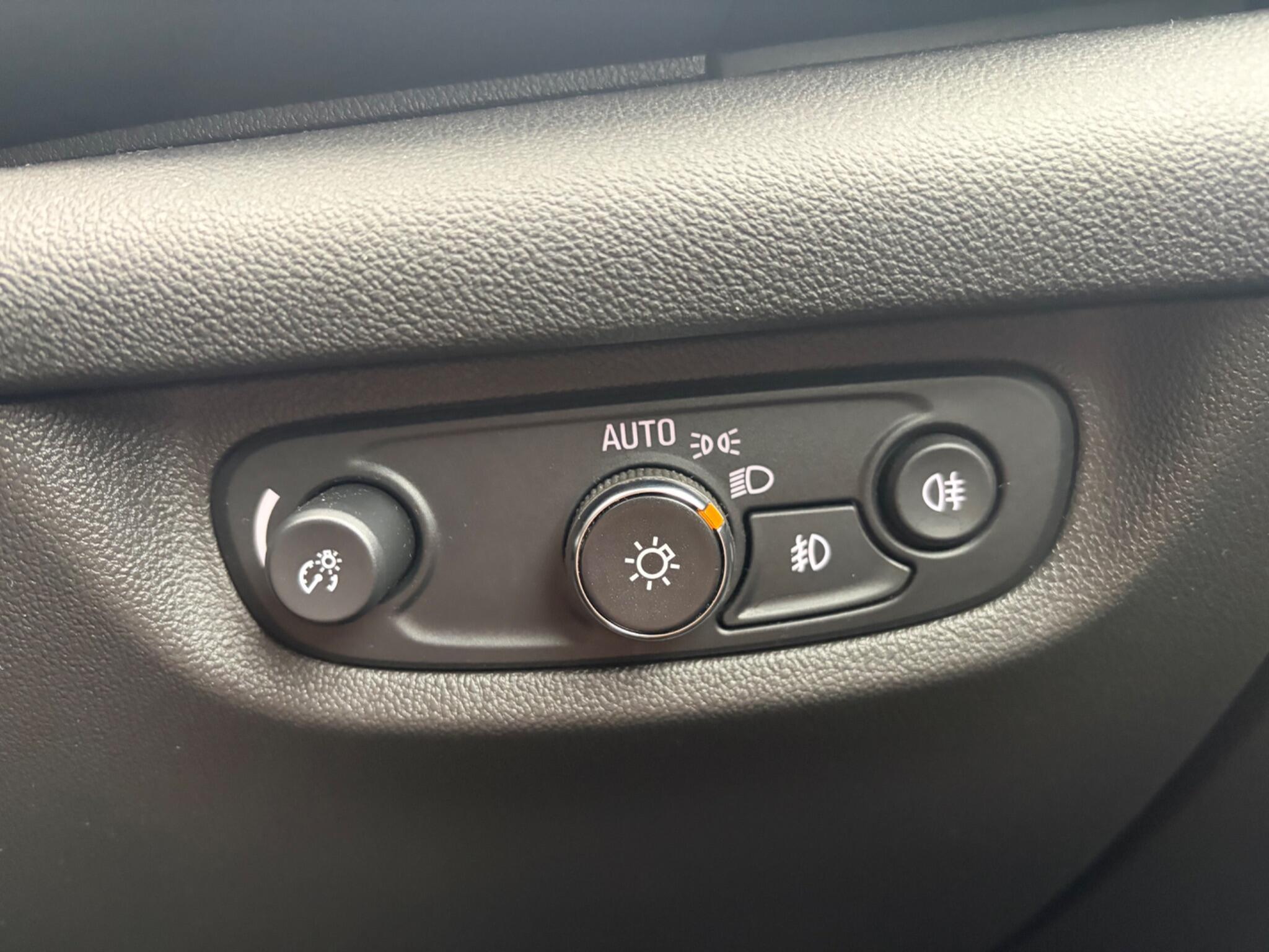 Vauxhall Insignia - Image 24