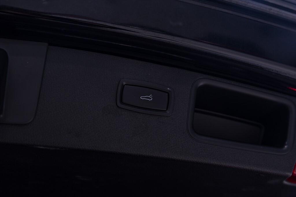 Porsche Macan - Image 31