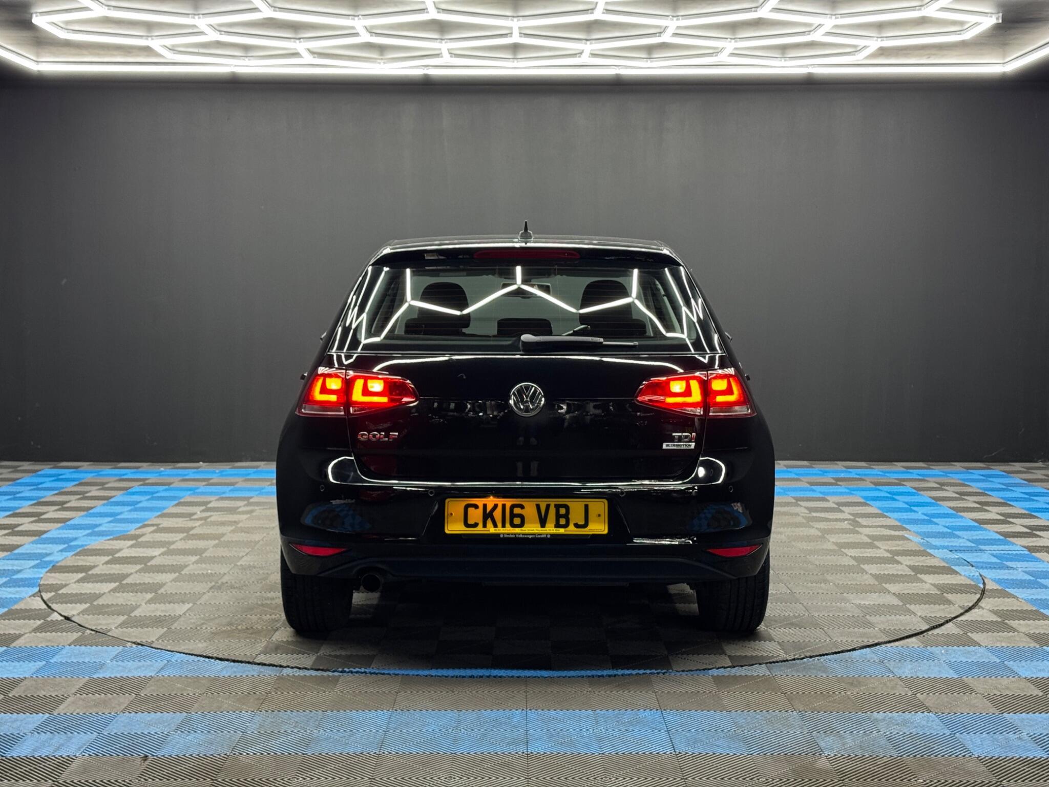 Volkswagen Golf - Image 6