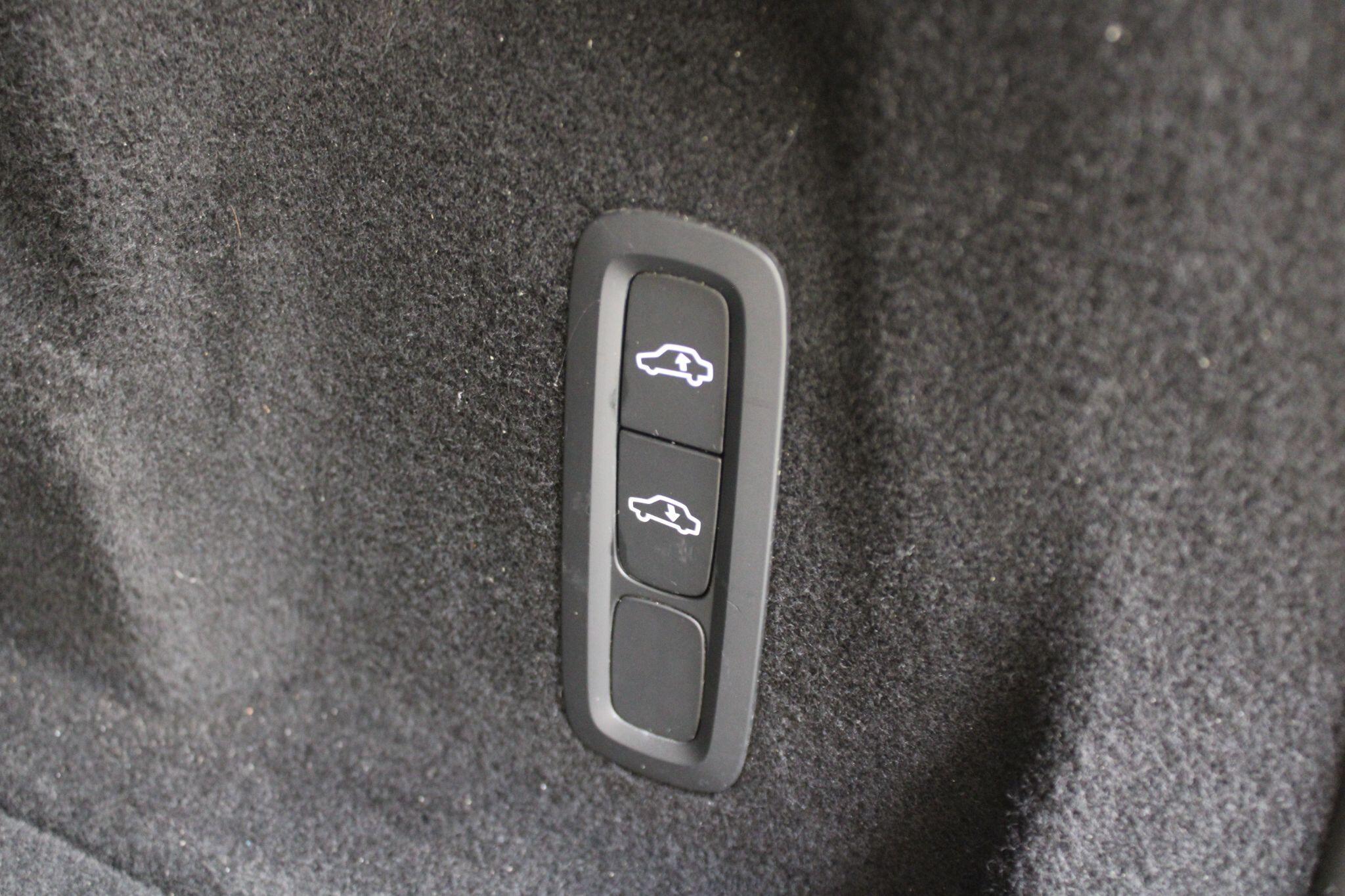 Volvo XC60 - Image 19