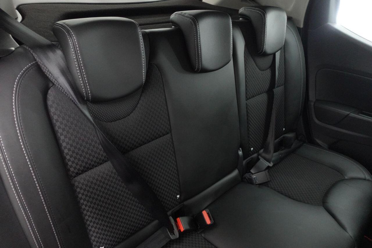 Renault Clio - Image 13
