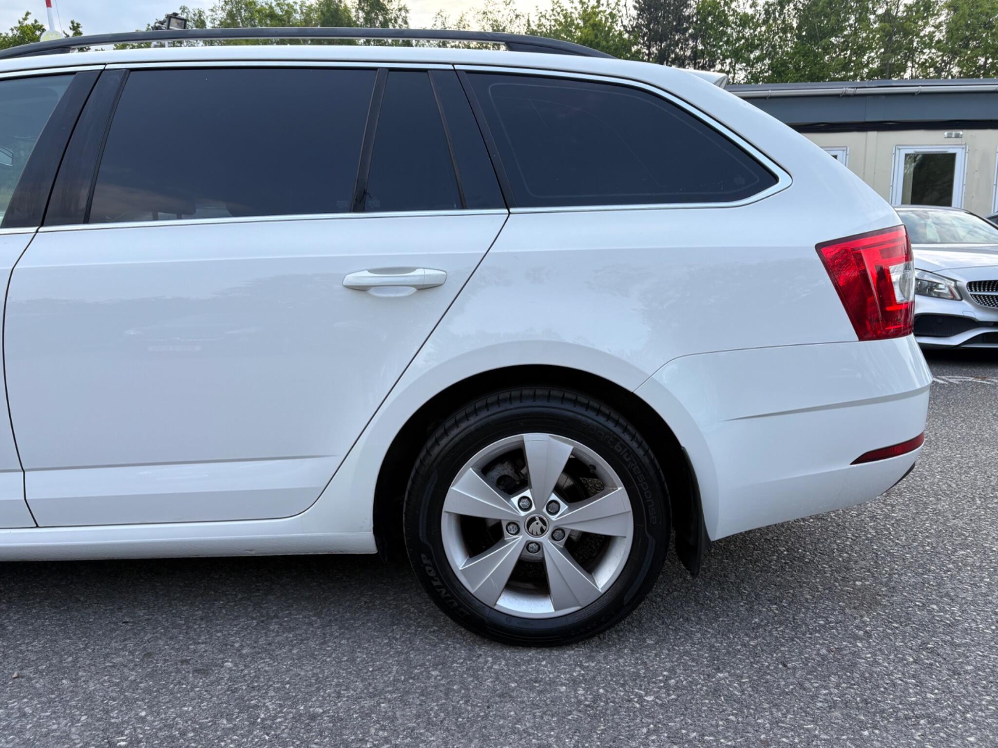 Skoda Octavia - Image 11
