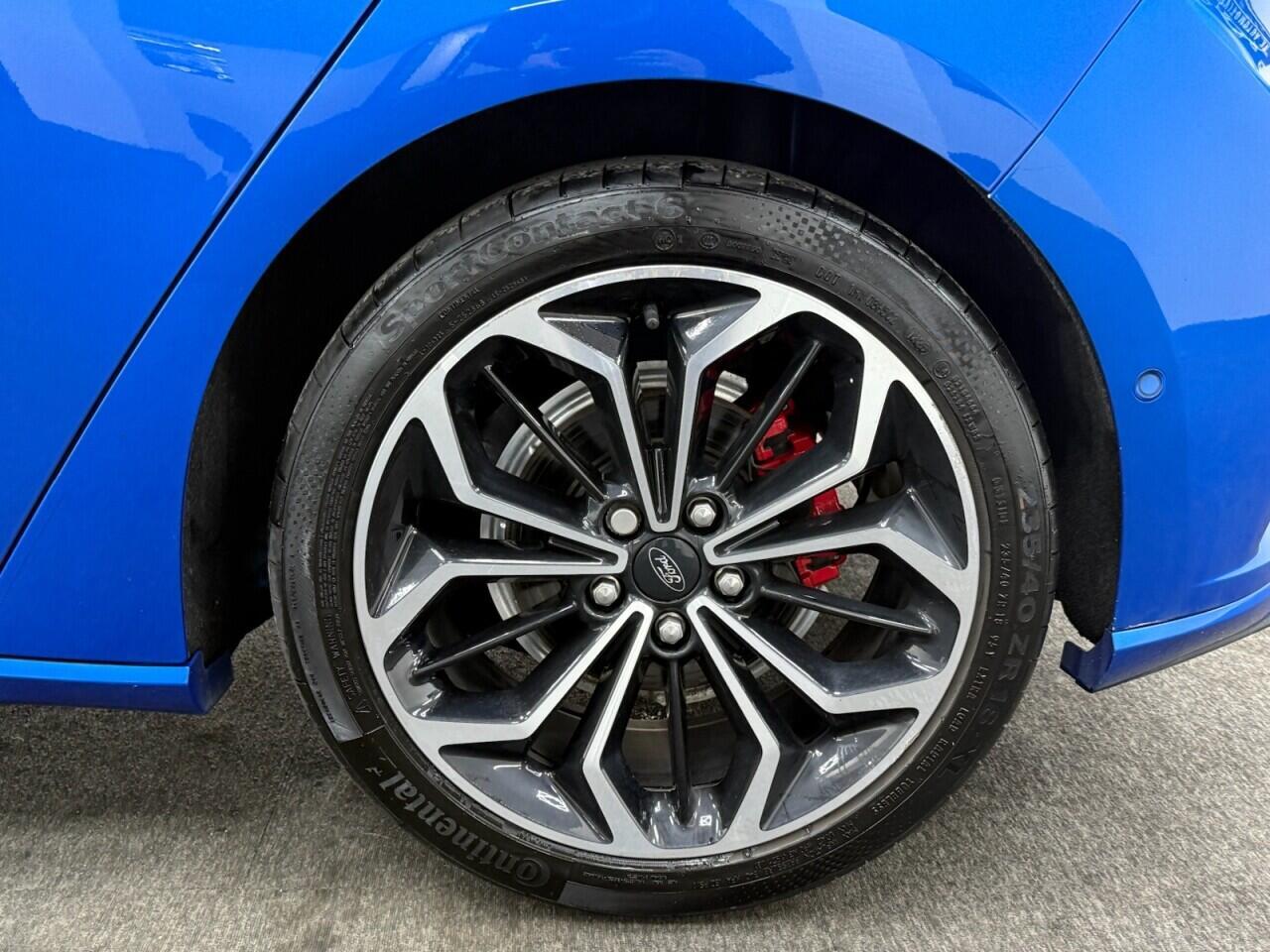 Ford Focus - Image 12