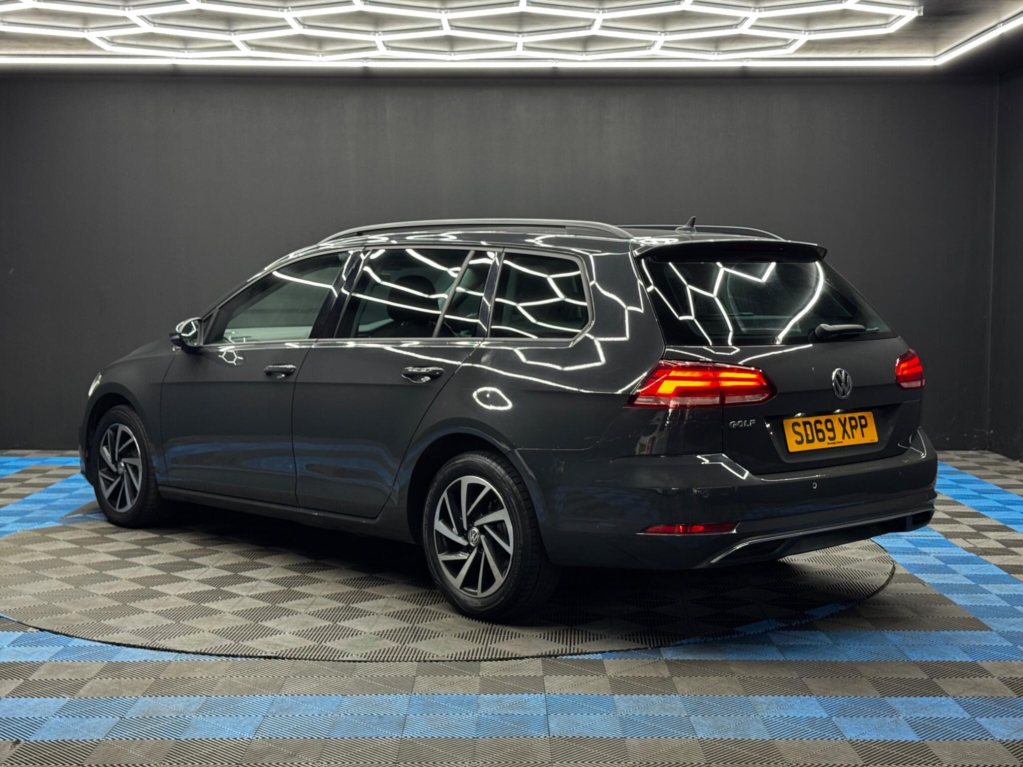 Volkswagen Golf - Image 7