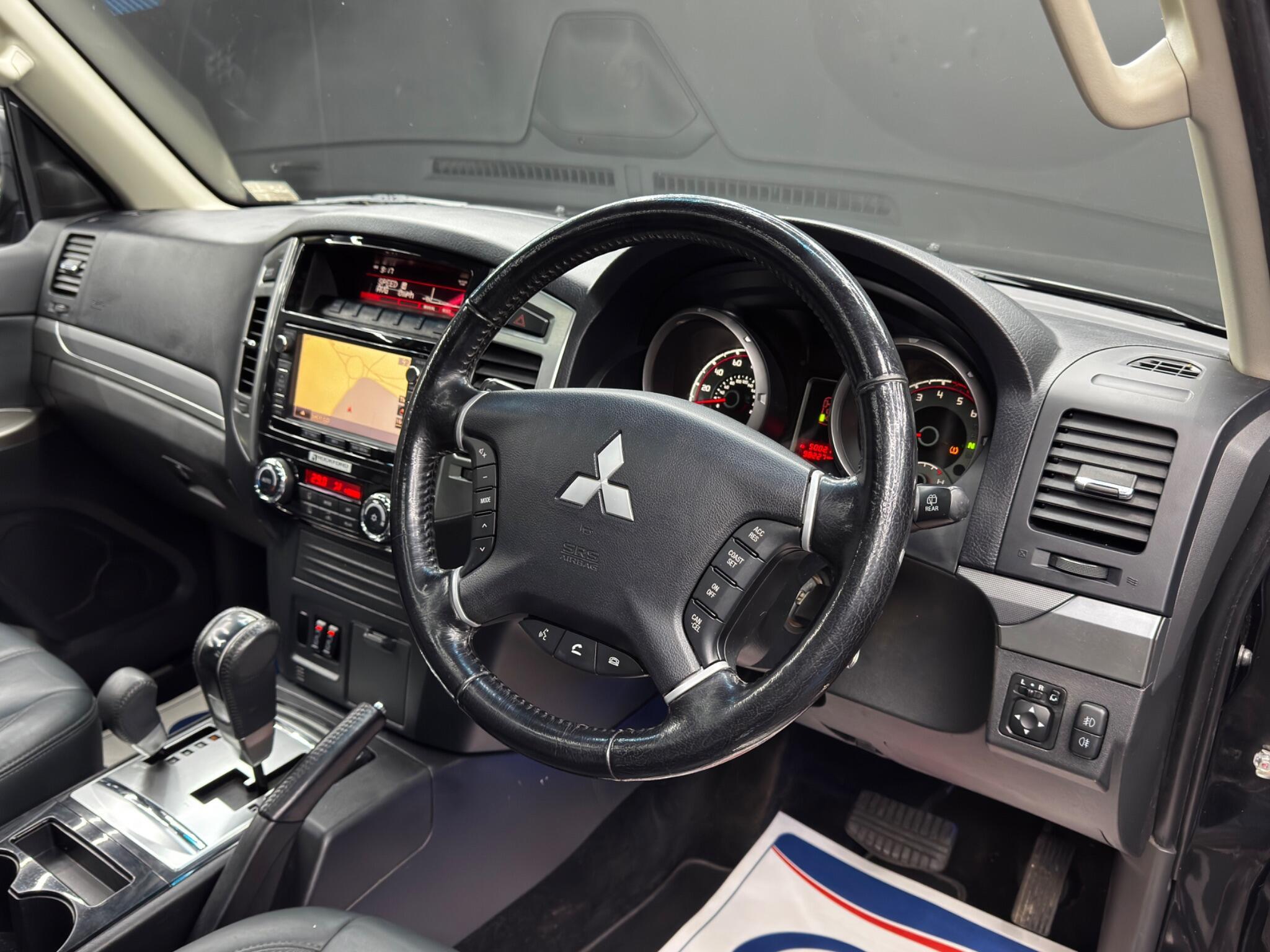 Mitsubishi Shogun - Image 9