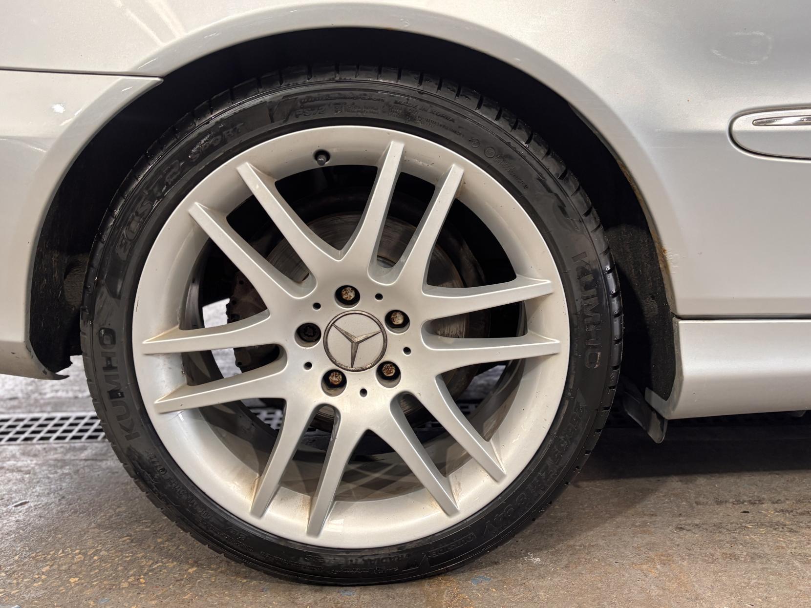 Mercedes CLK - Image 11