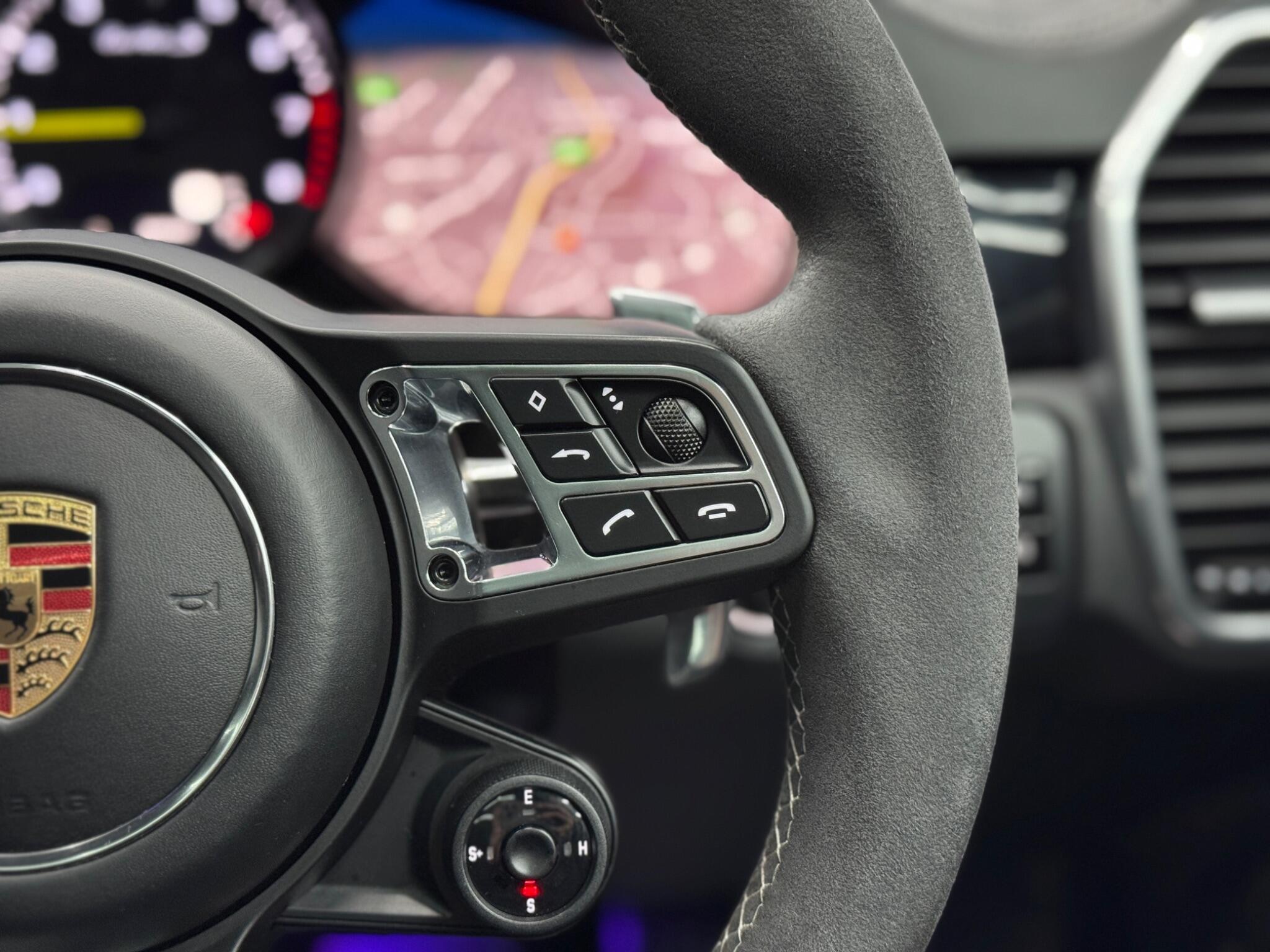 Porsche Cayenne - Image 21