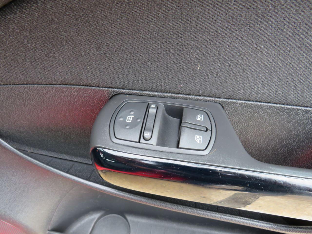Vauxhall Corsa - Image 18