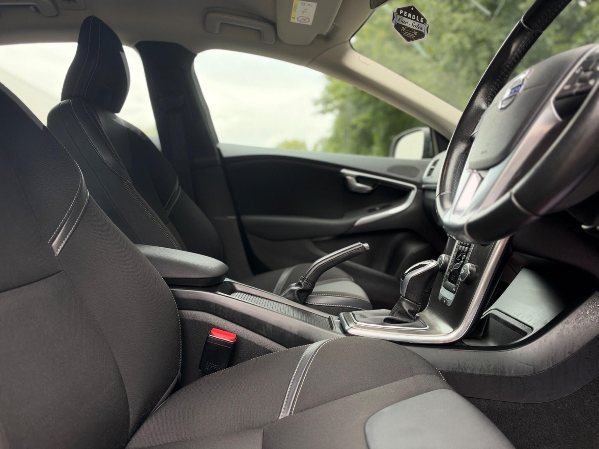 Volvo V40 - Image 13