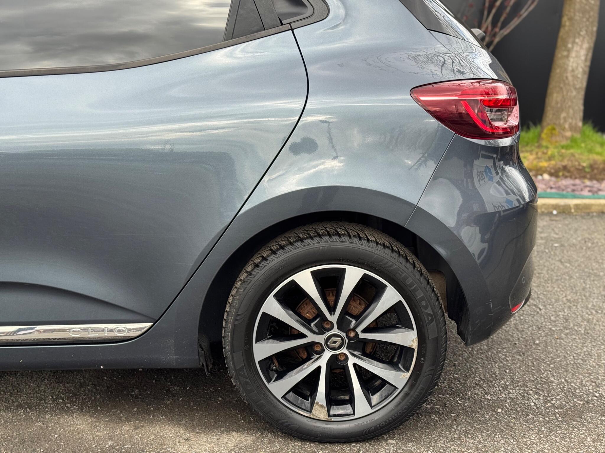 Renault Clio - Image 13