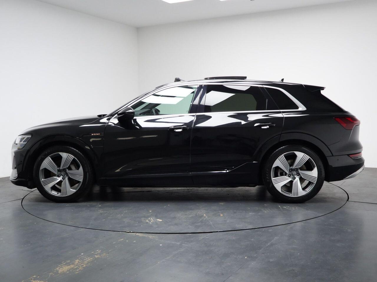Audi E-Tron - Image 8