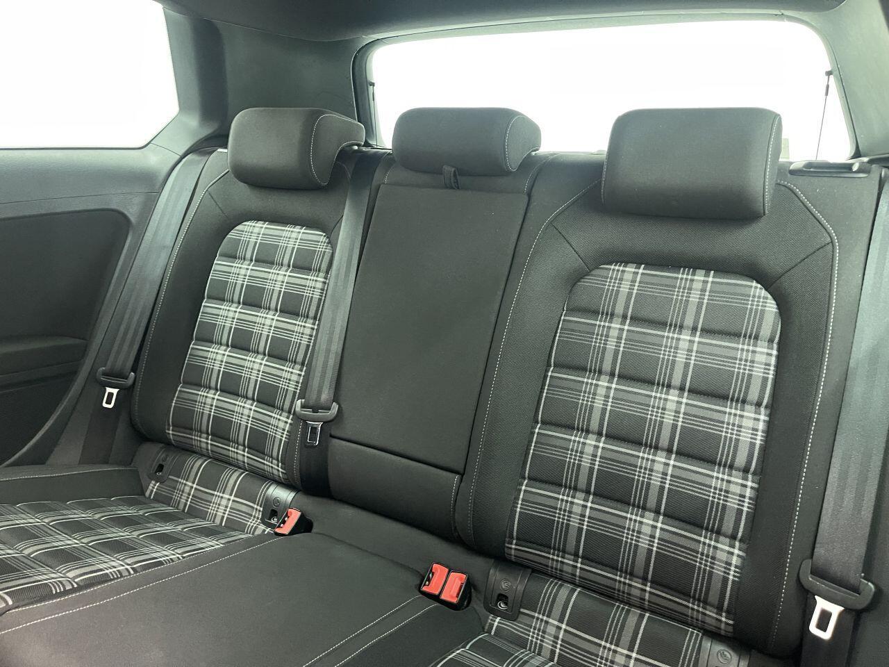 Volkswagen Golf - Image 23