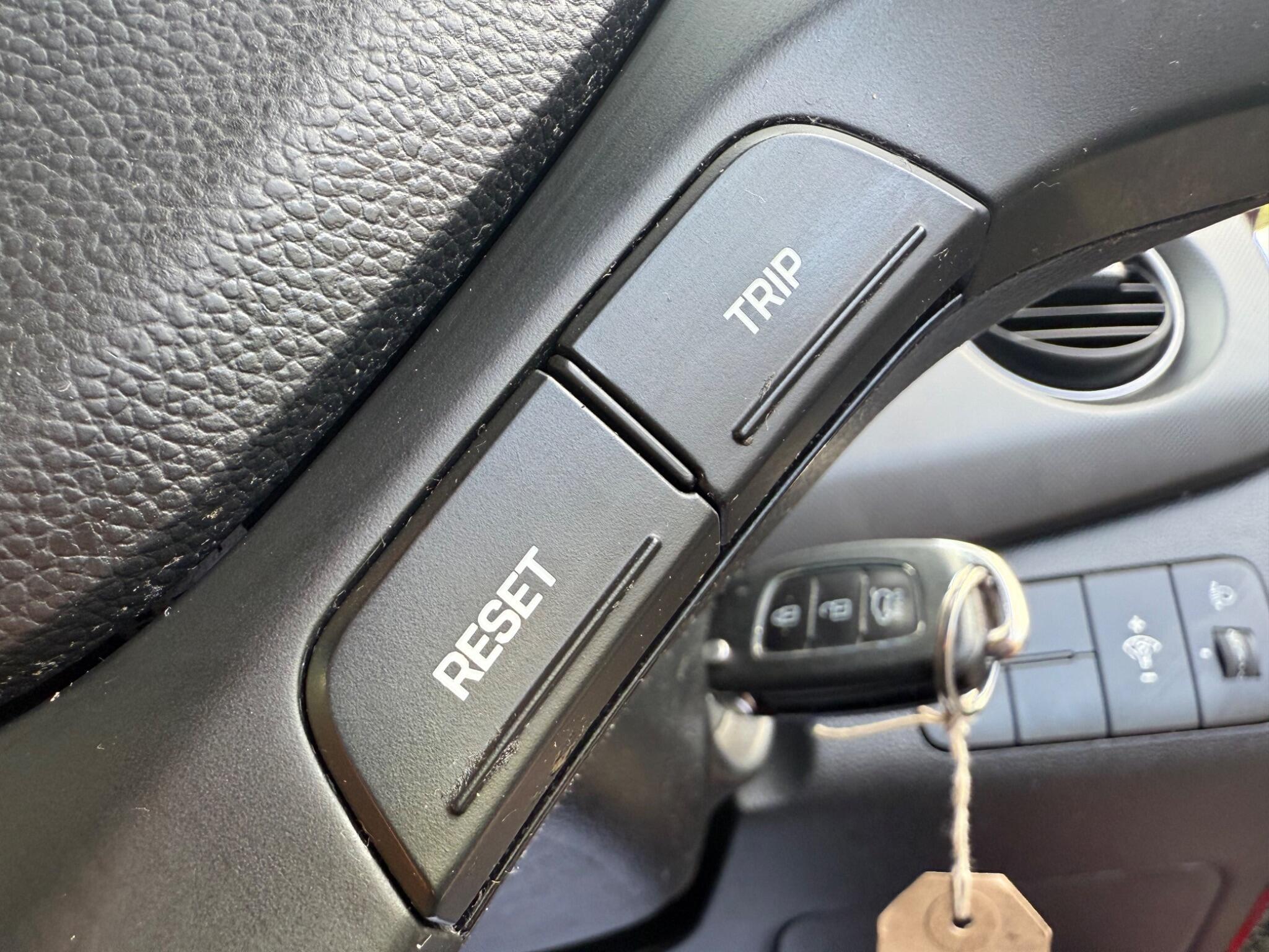 Hyundai i10 - Image 31